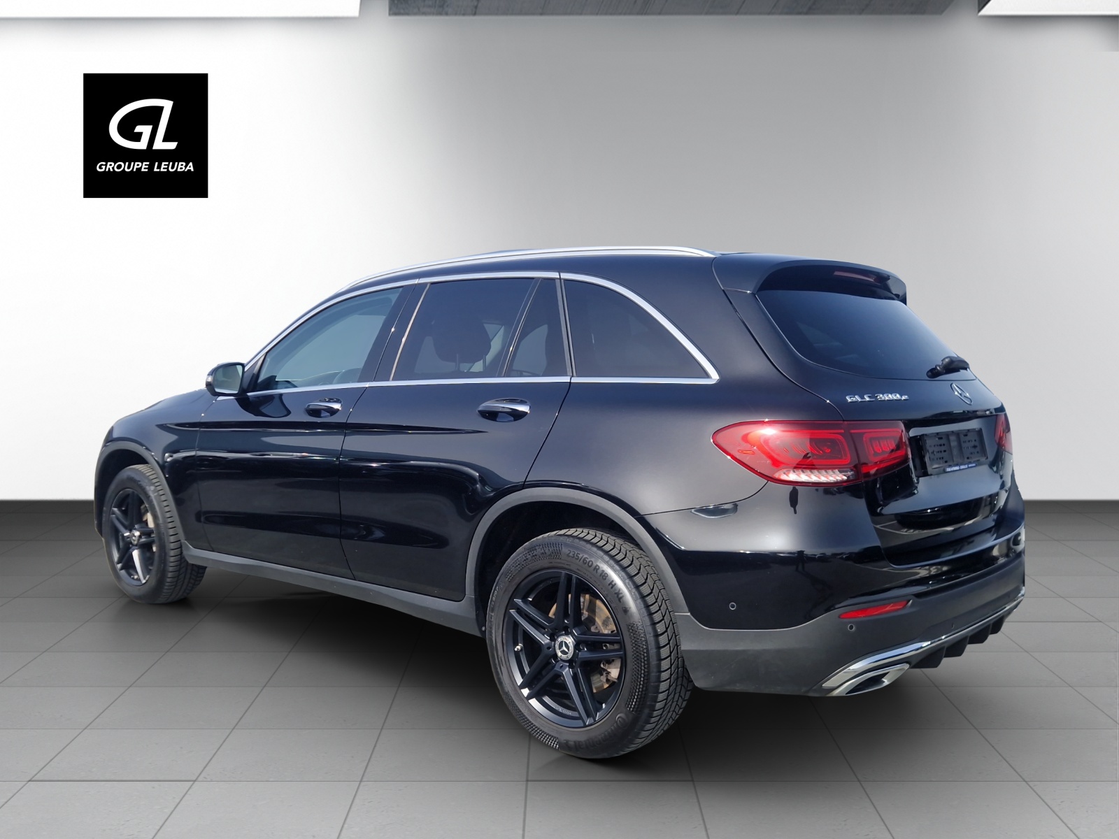 MERCEDES-BENZ GLC 300 e AMG Line 4Matic-showroom-element-1