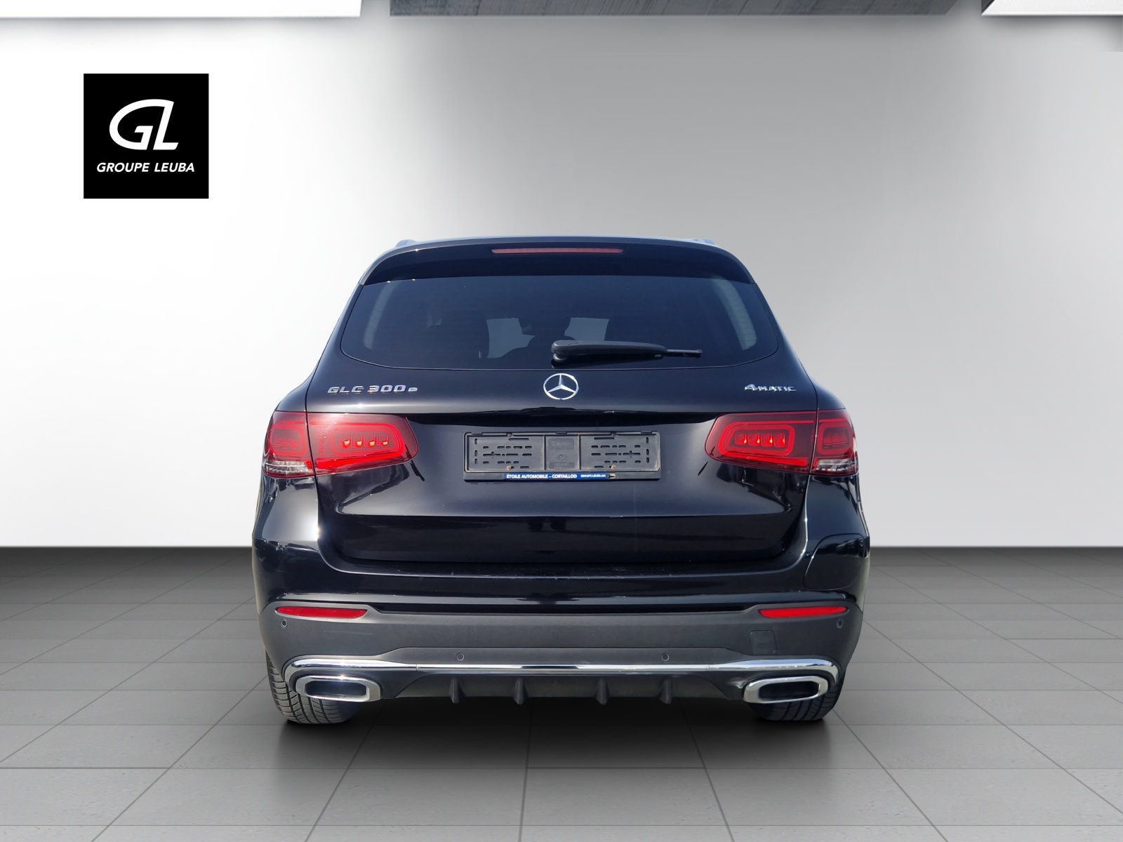 MERCEDES-BENZ GLC 300 e AMG Line 4Matic-showroom-element-3