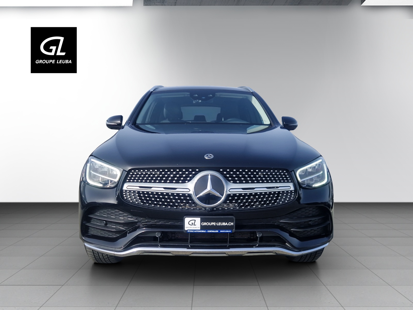 MERCEDES-BENZ GLC 300 e AMG Line 4Matic-showroom-element-2