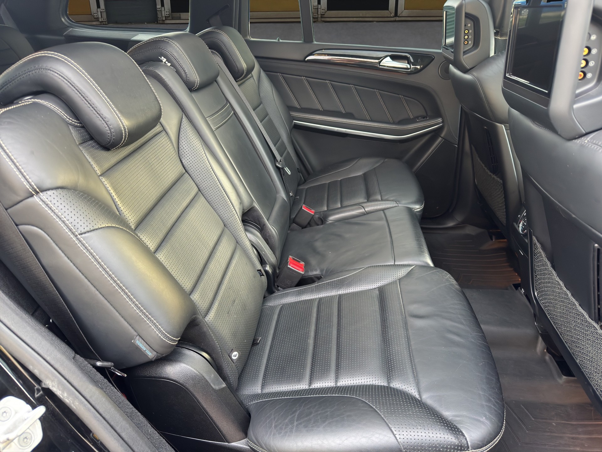 MERCEDES-BENZ GL 63 AMG 4Matic Speedshift Plus 7G-Tronic-image-13
