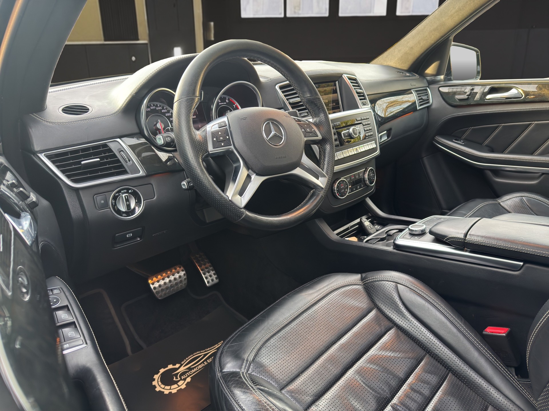 MERCEDES-BENZ GL 63 AMG 4Matic Speedshift Plus 7G-Tronic-image-8