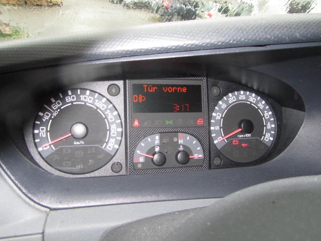 IVECO Lieferwagen-image-5