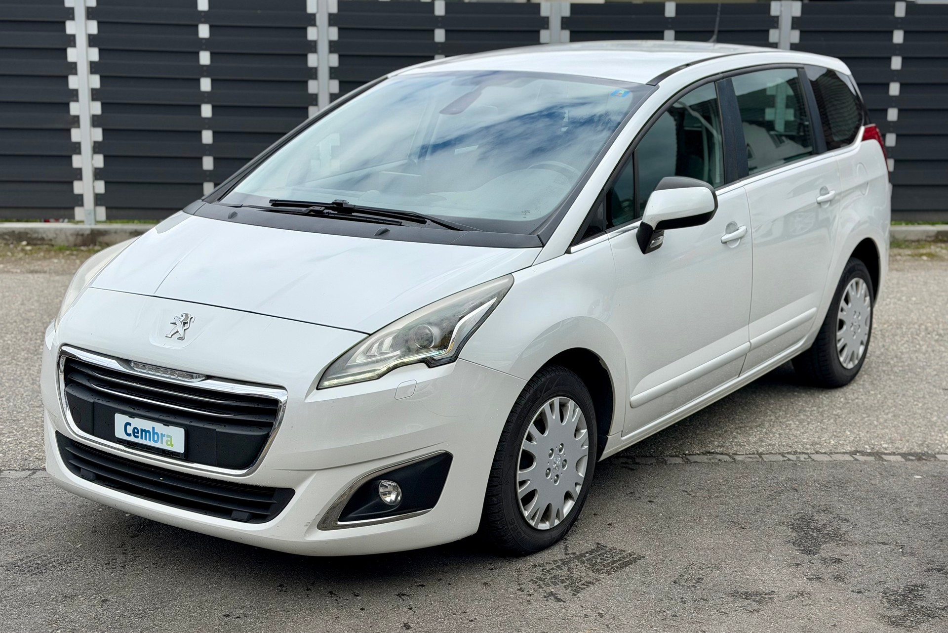 PEUGEOT 5008 1.2 Pure Tech Business Line-image-2