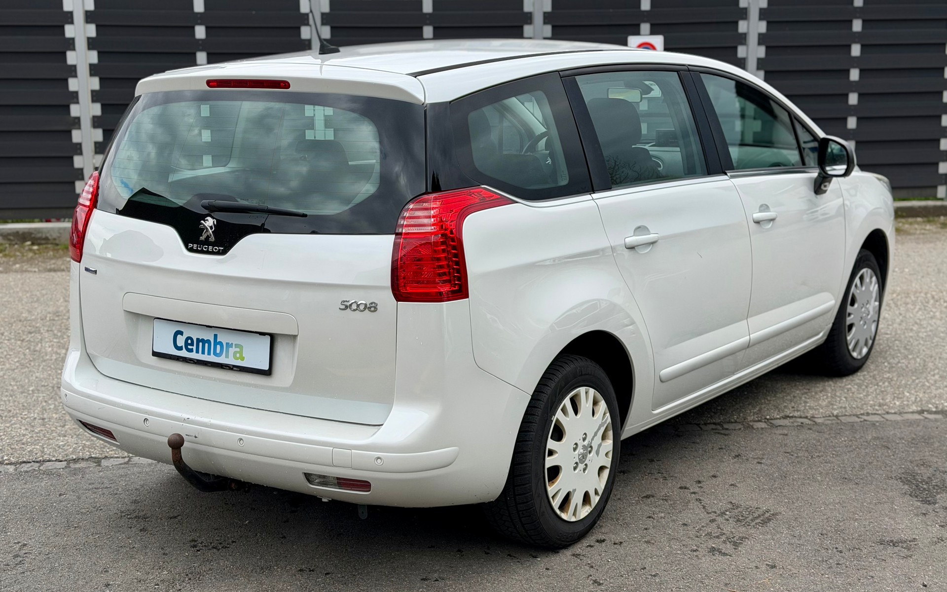 PEUGEOT 5008 1.2 Pure Tech Business Line-image-5