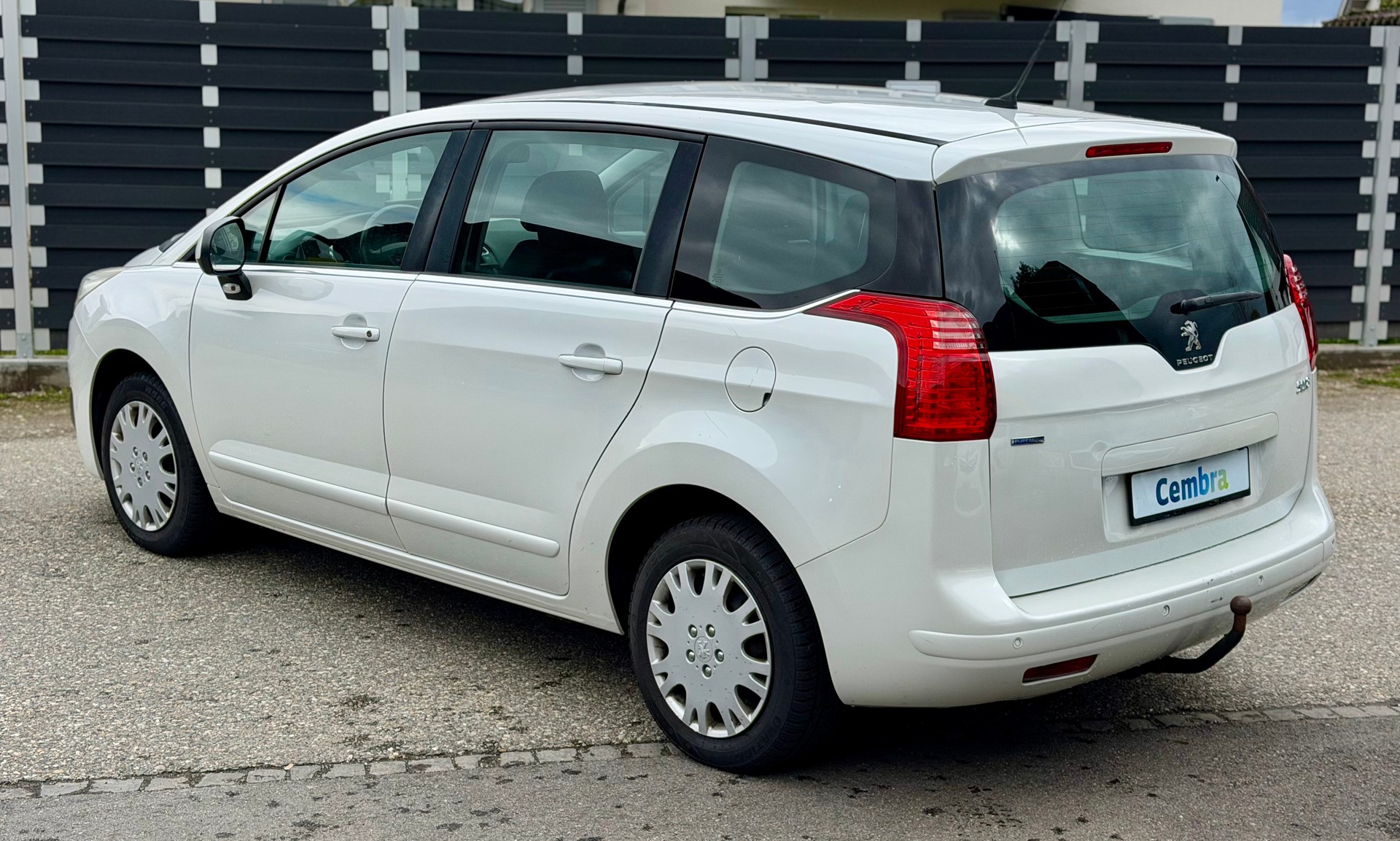 PEUGEOT 5008 1.2 Pure Tech Business Line-image-3