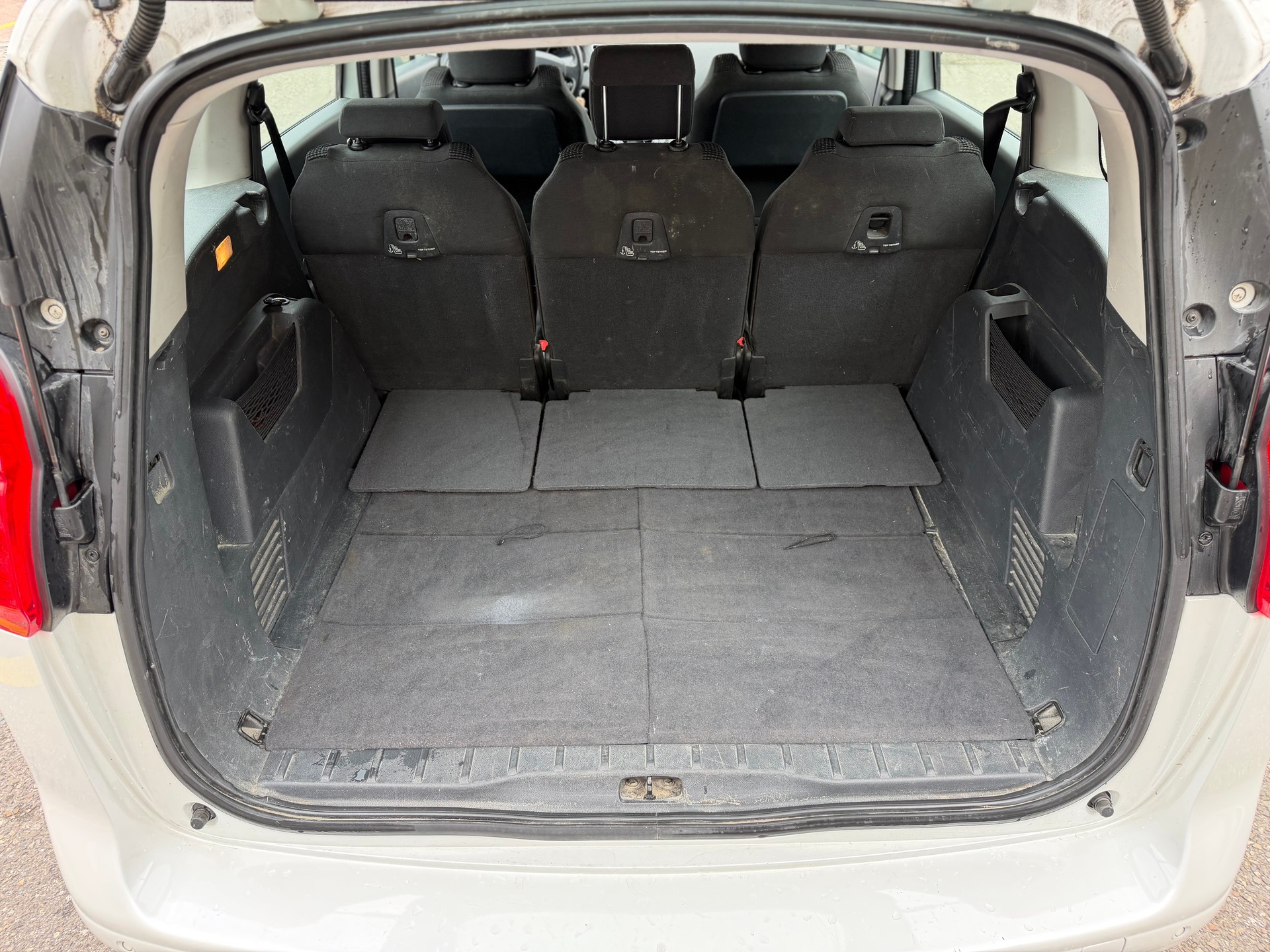 PEUGEOT 5008 1.2 Pure Tech Business Line-image-13