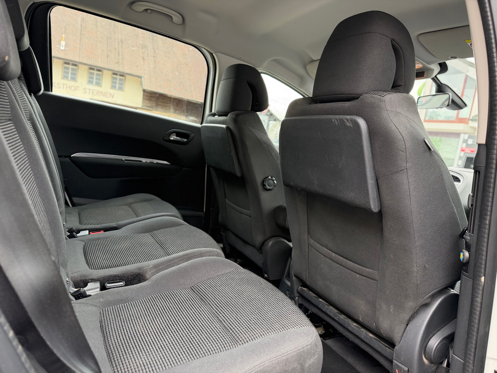 PEUGEOT 5008 1.2 Pure Tech Business Line-image-12