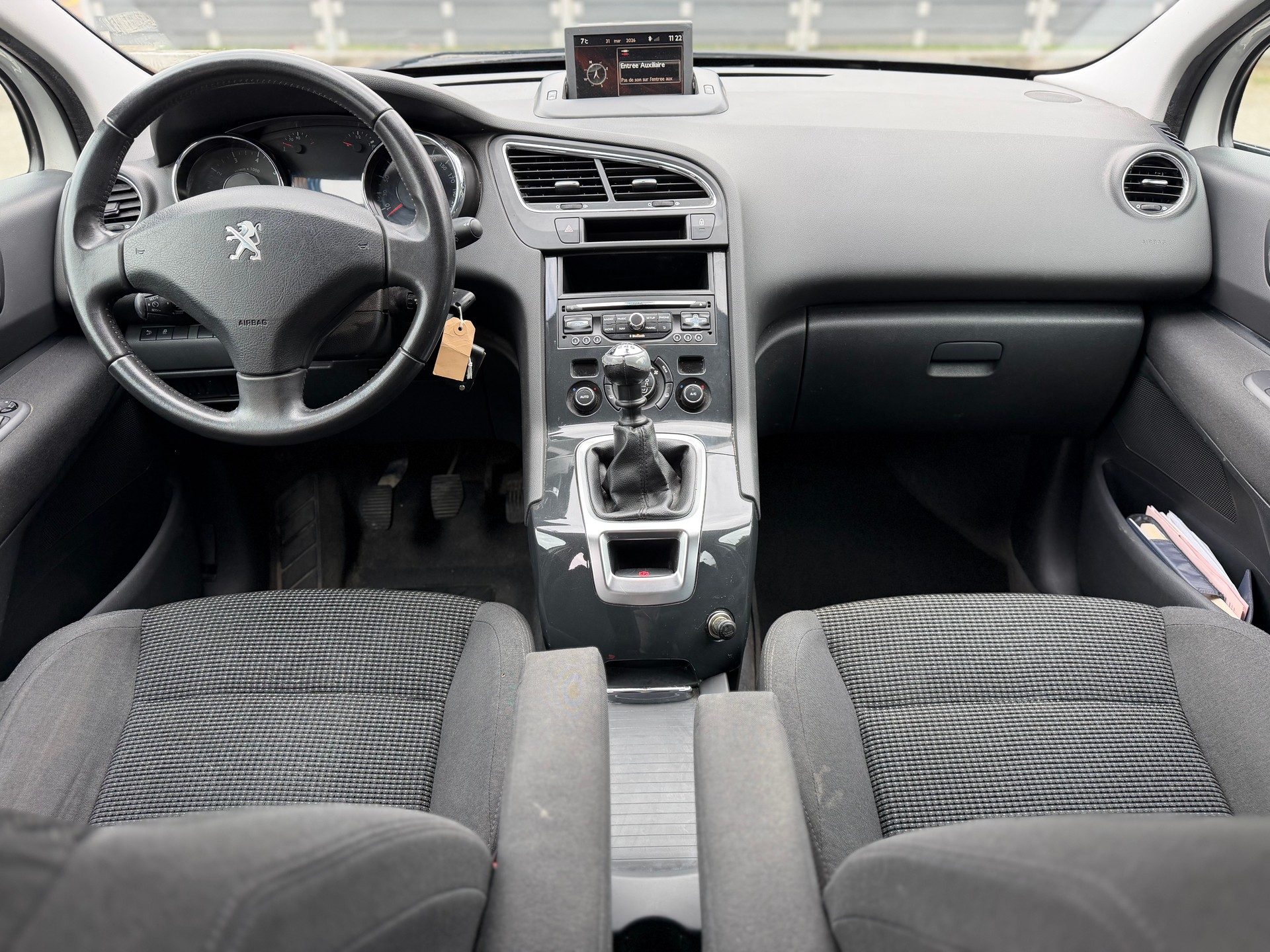 PEUGEOT 5008 1.2 Pure Tech Business Line-image-6