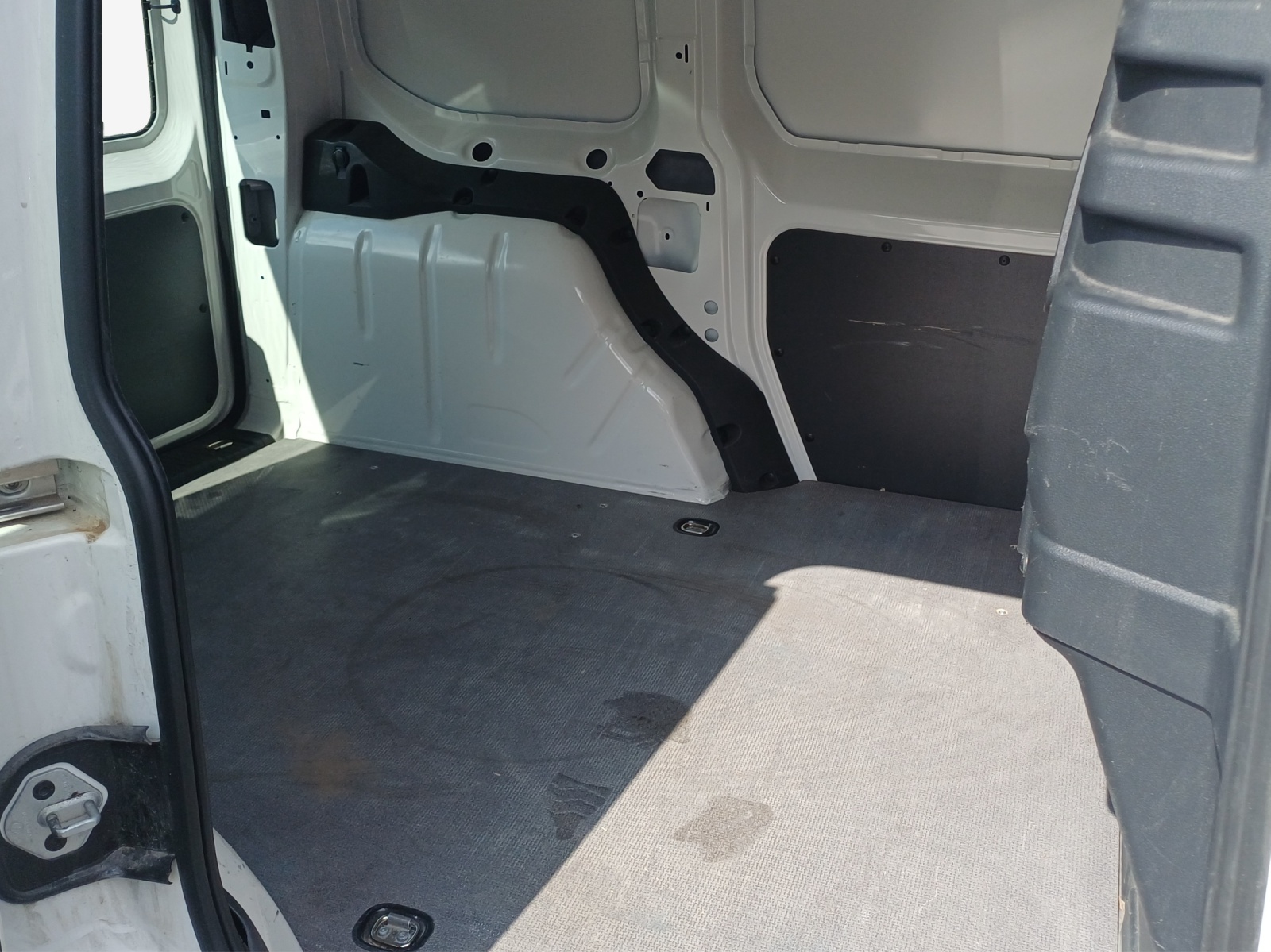 VW Caddy Cargo 2.0TDI 4Motion-image-11