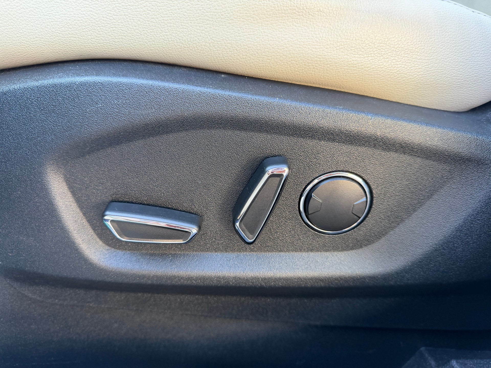 FORD Edge 2.0 TDCi ST-Line 4WD PowerShift-image-17