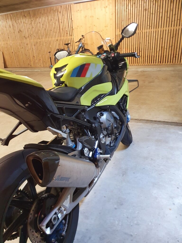 BMW M 1000 RR-image-10