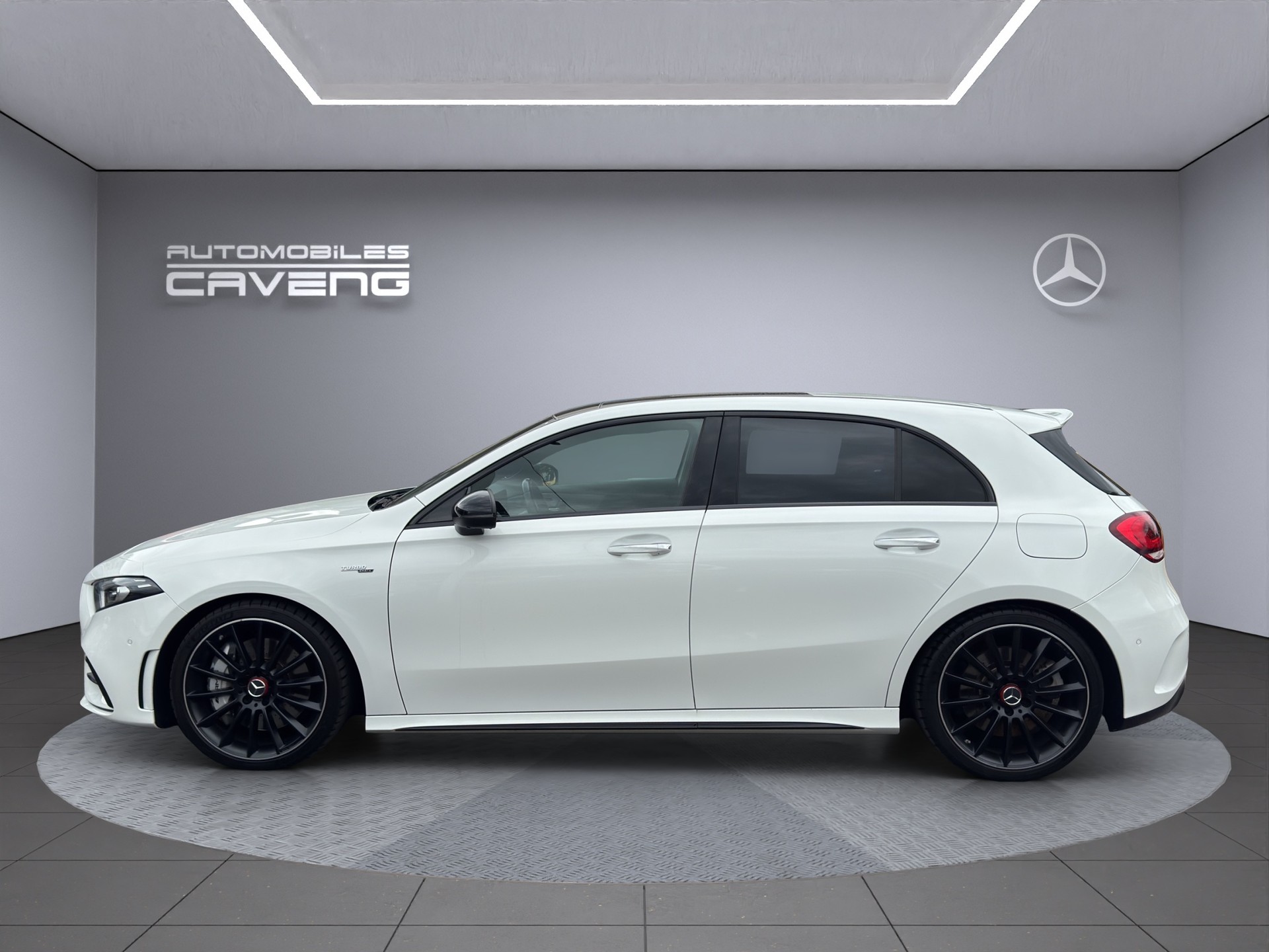 MERCEDES-BENZ A 35 AMG 4Matic Speedshift-showroom-element-1