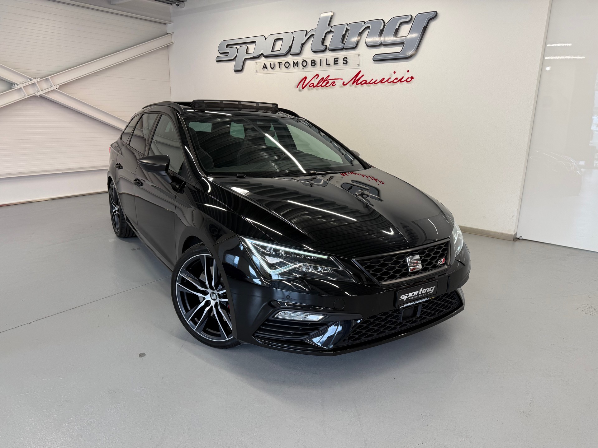 SEAT Leon ST 2.0 TSI Cupra 300 4 Drive DSG-showroom-element-1