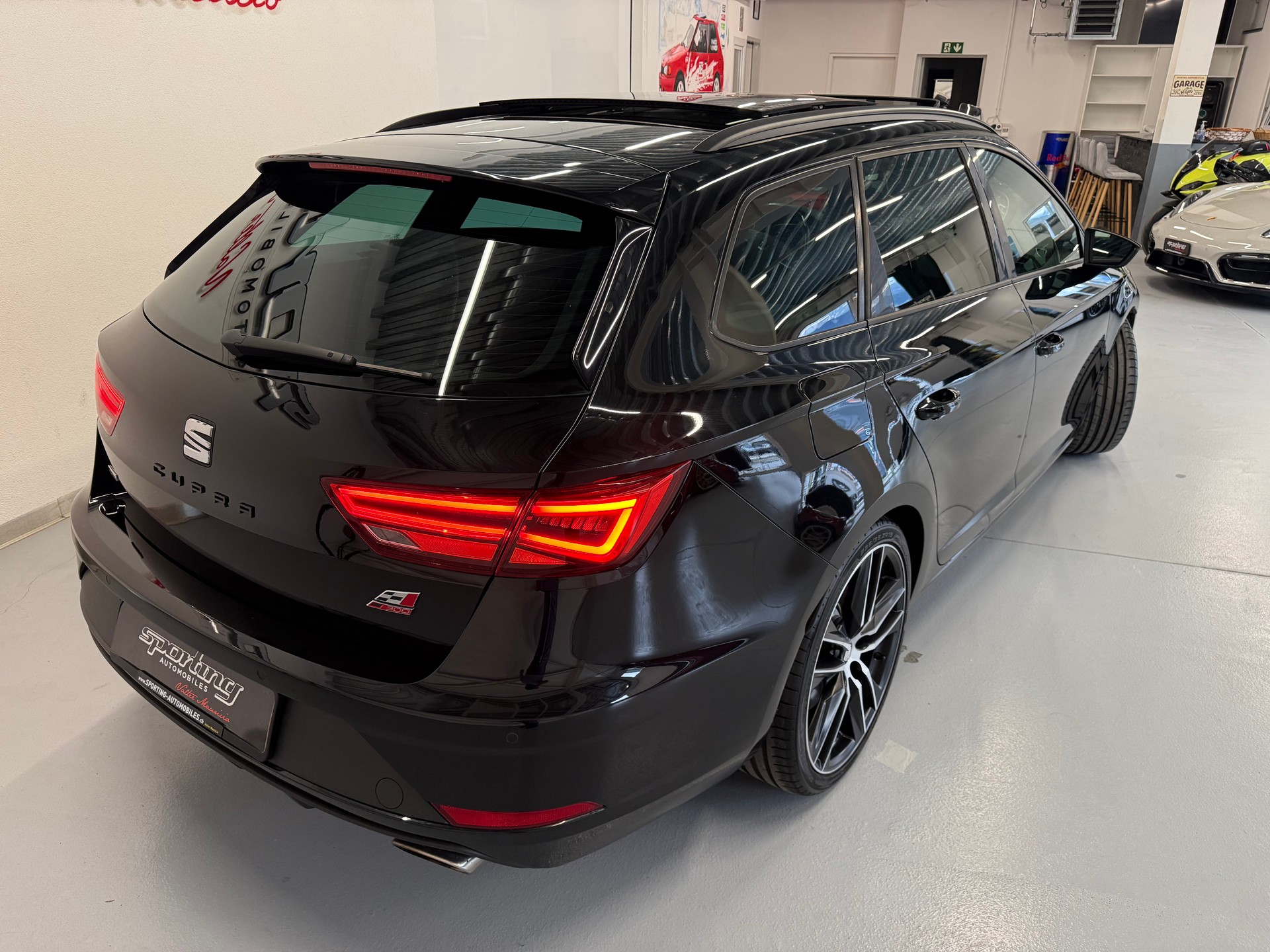 SEAT Leon ST 2.0 TSI Cupra 300 4 Drive DSG-image-8