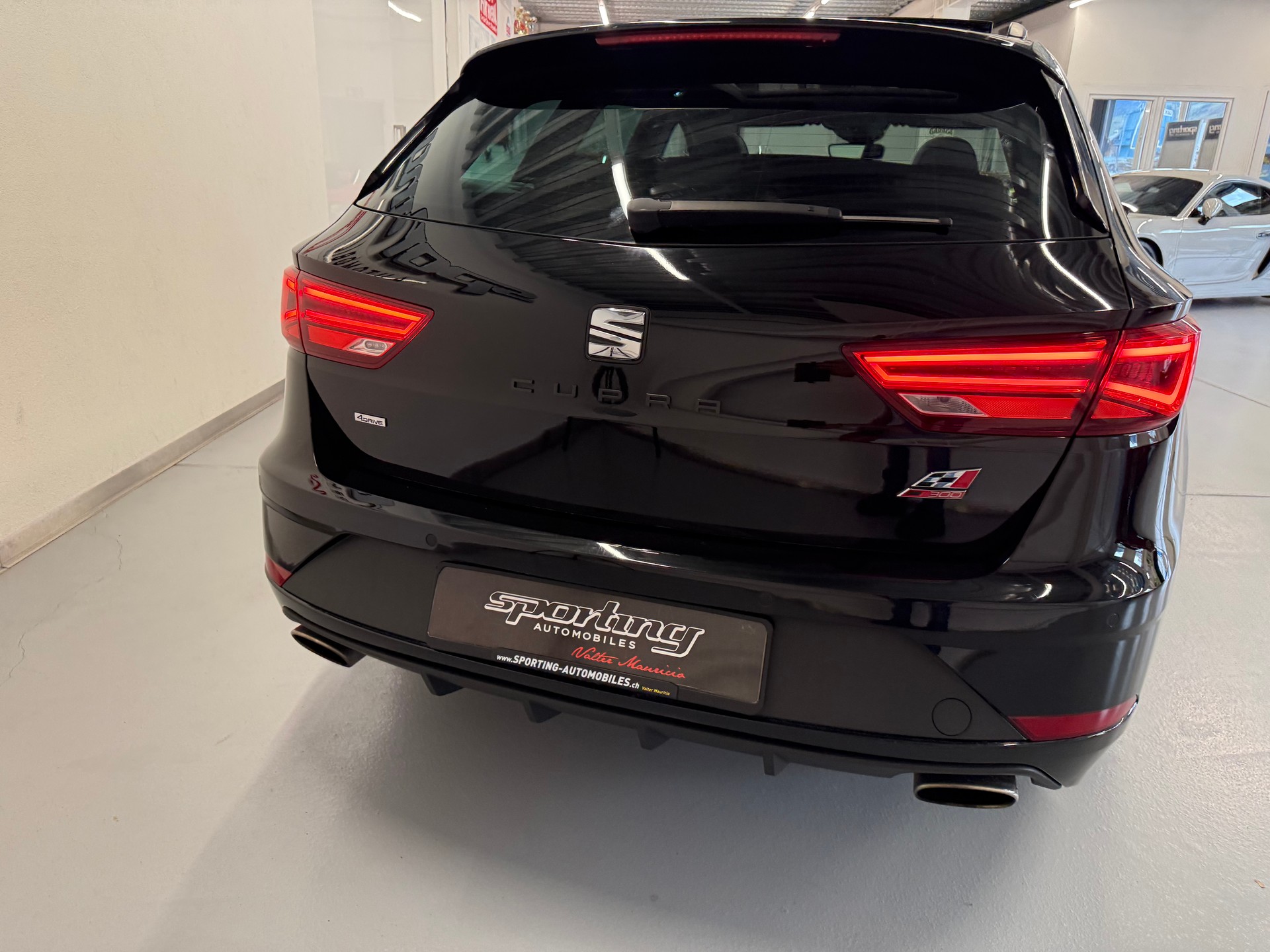 SEAT Leon ST 2.0 TSI Cupra 300 4 Drive DSG-image-10