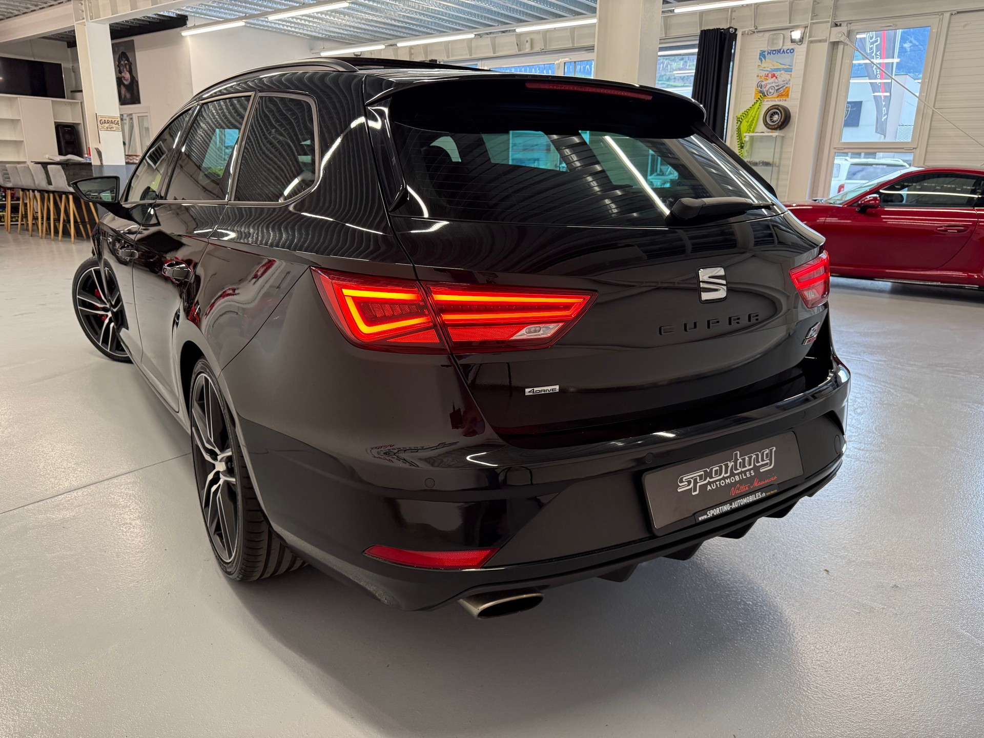 SEAT Leon ST 2.0 TSI Cupra 300 4 Drive DSG-image-11