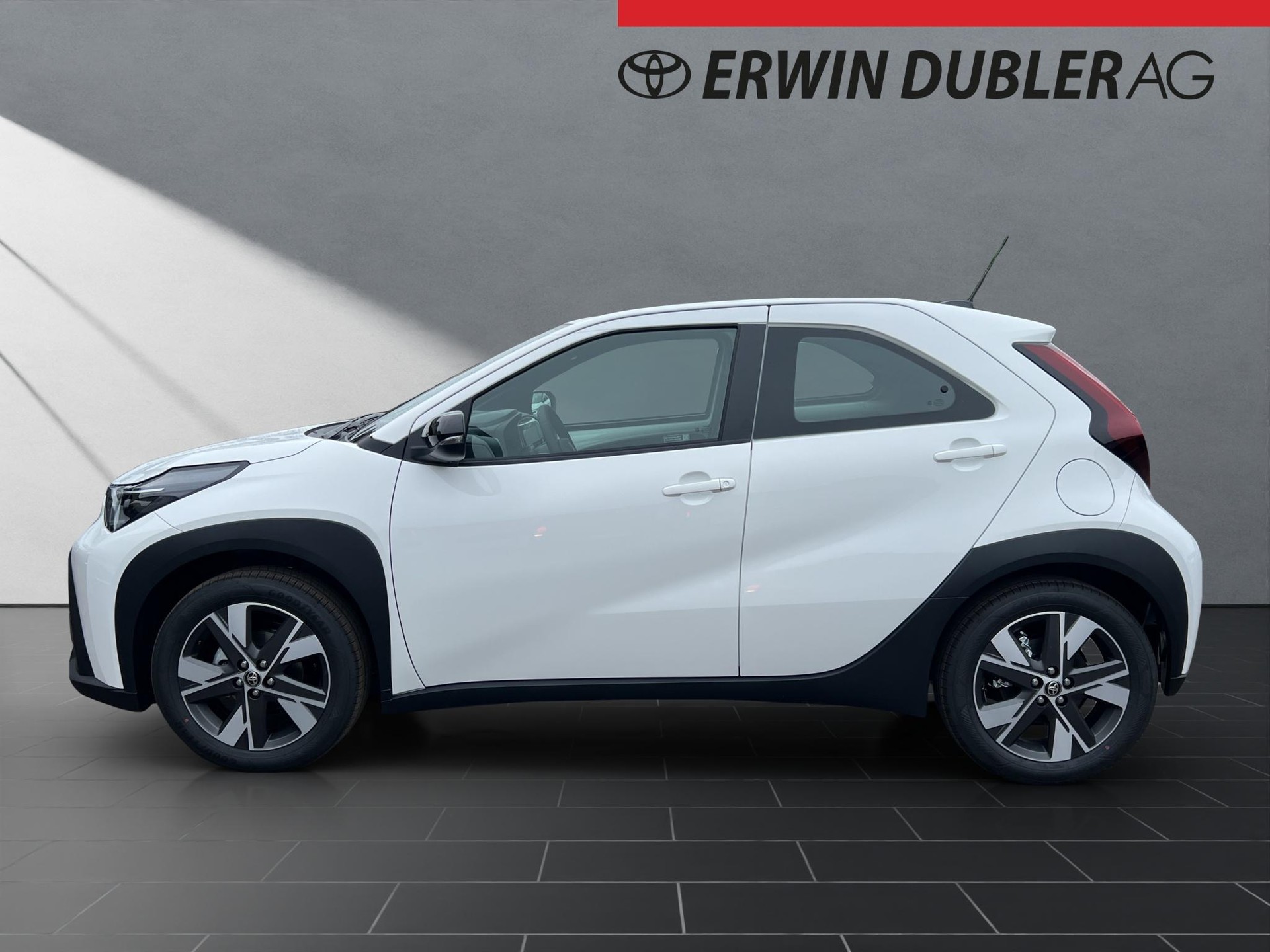 TOYOTA Aygo X 1.5 VVT-i HSD Comfort-showroom-element-1
