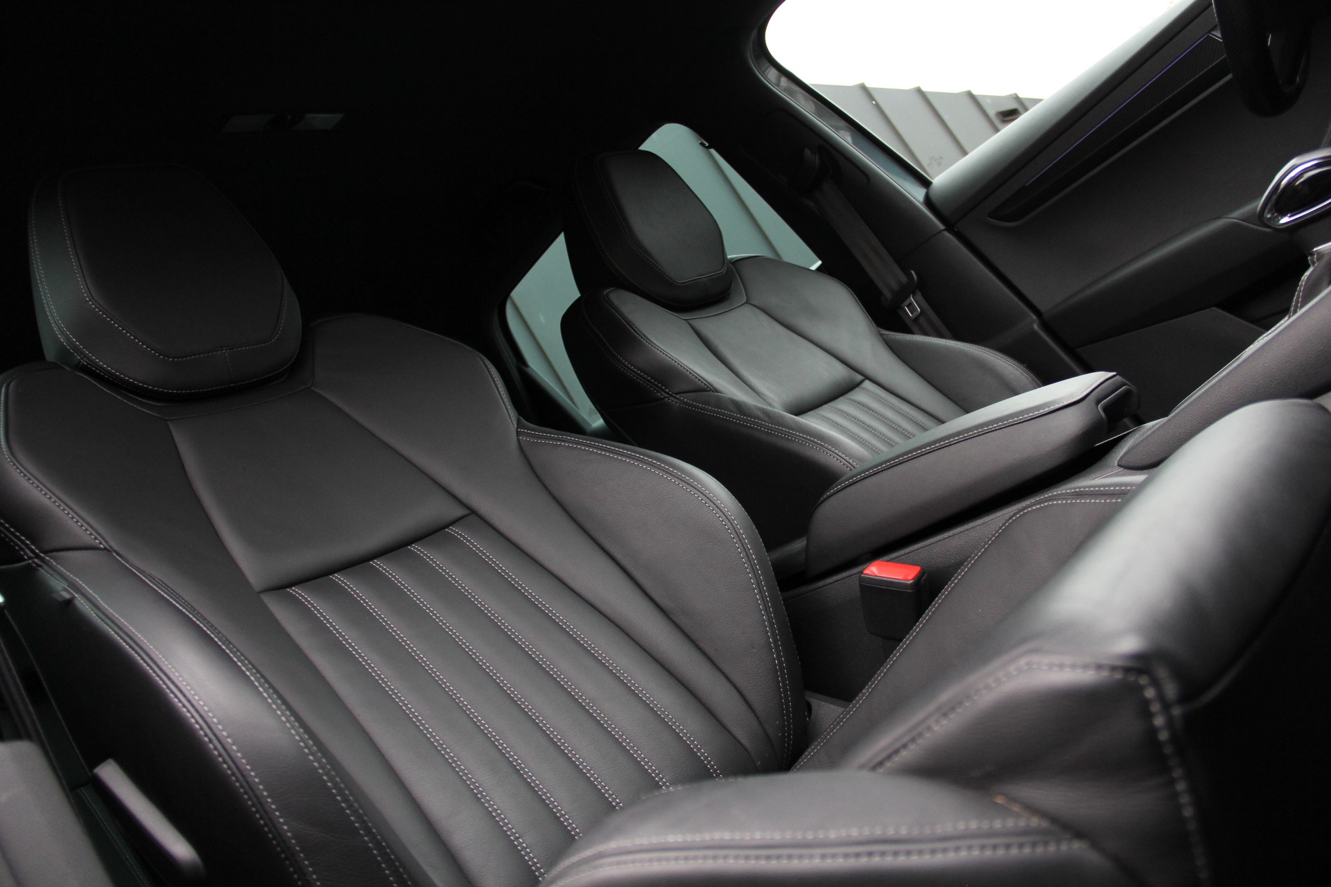 SKODA Karoq 2.0 TDI SCR SportLine 4x4 DSG ***ANHÄNGERKUPPLUNG-2100Kg*** 190-PS-image-7