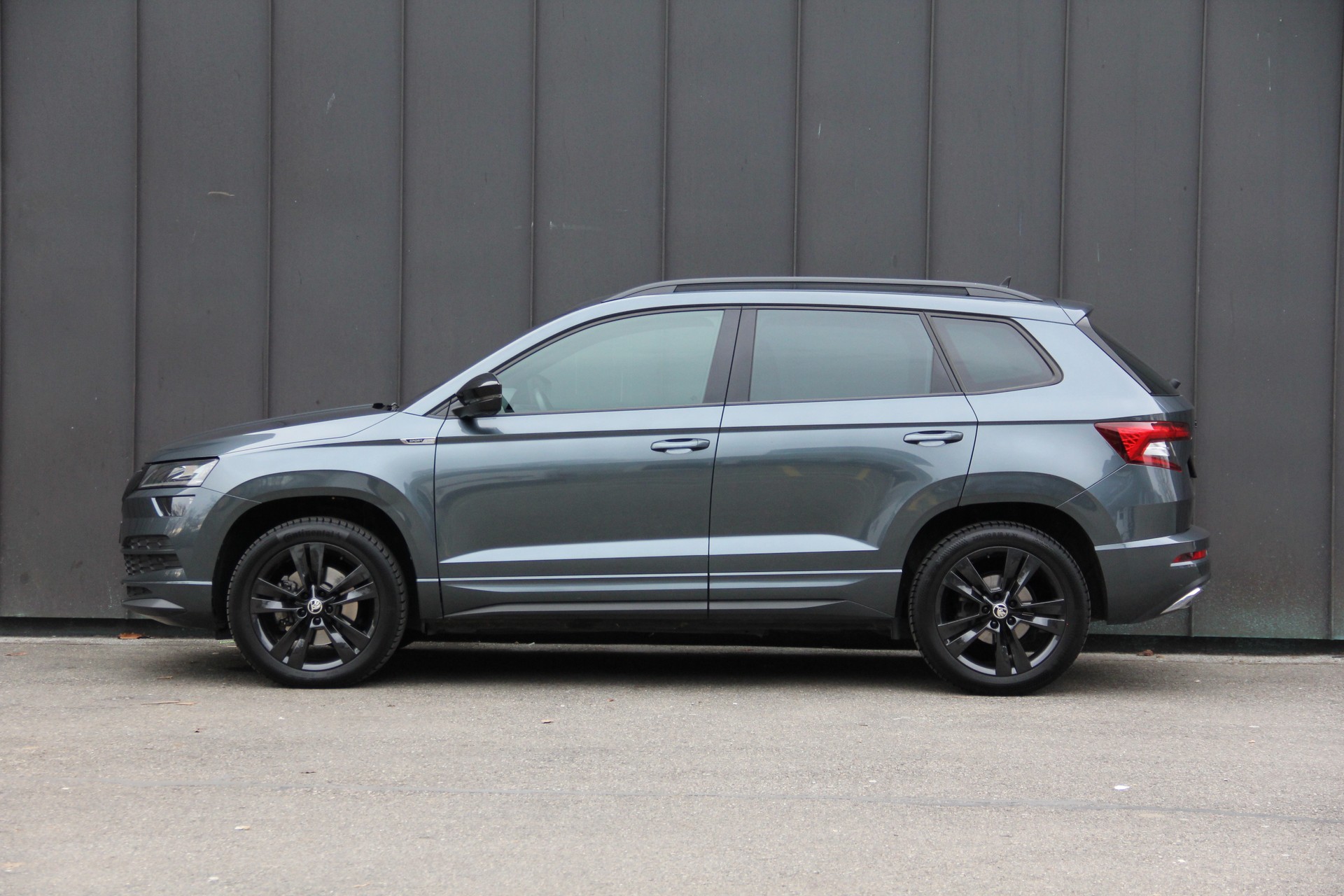 SKODA Karoq 2.0 TDI SCR SportLine 4x4 DSG ***ANHÄNGERKUPPLUNG-2100Kg*** 190-PS-image-4
