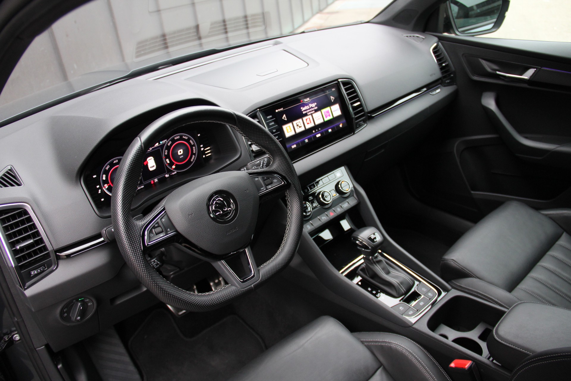 SKODA Karoq 2.0 TDI SCR SportLine 4x4 DSG ***ANHÄNGERKUPPLUNG-2100Kg*** 190-PS-image-8