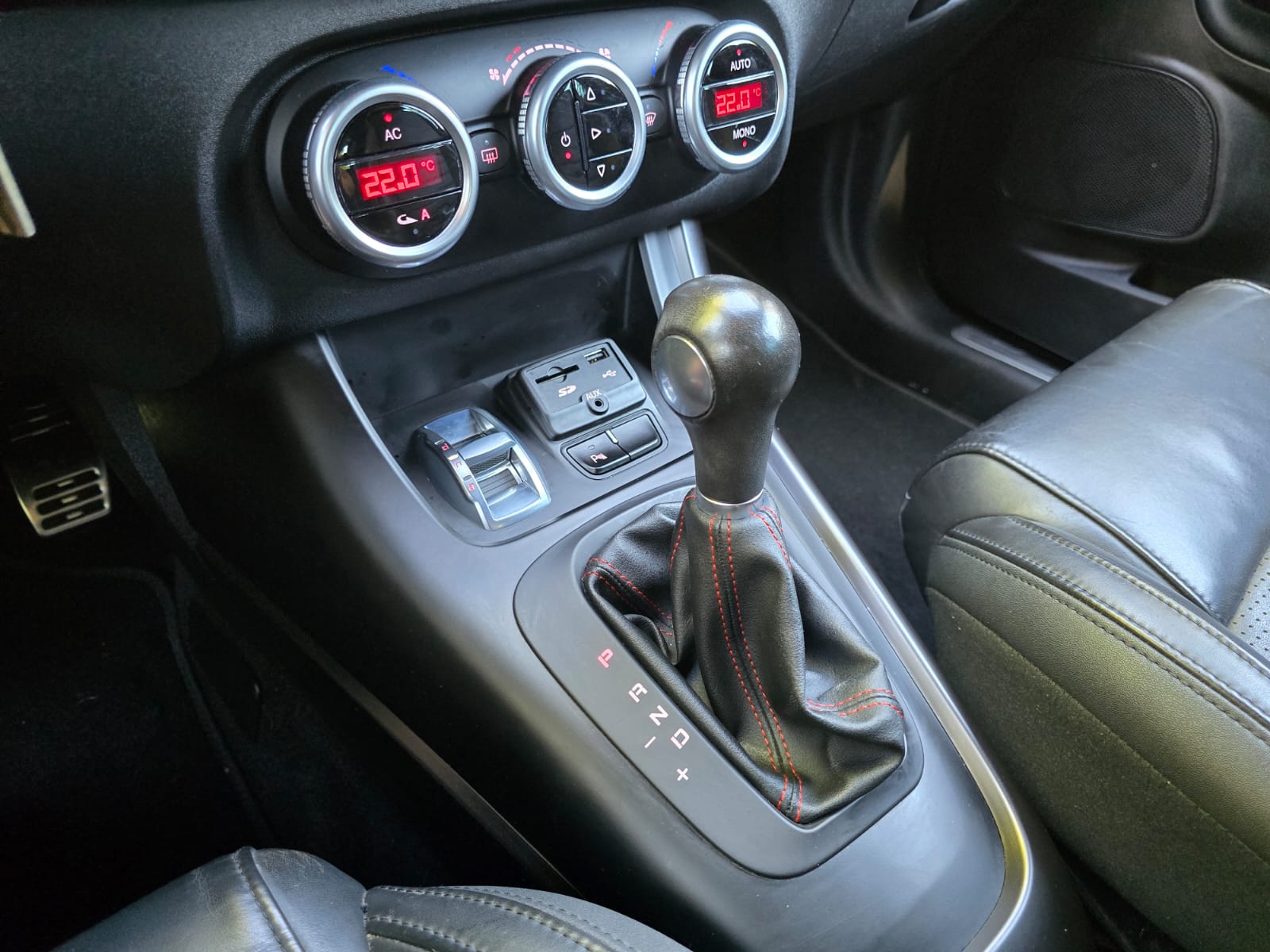 ALFA ROMEO Giulietta 1750 TBi Quadrifoglio Verde TCT-image-19