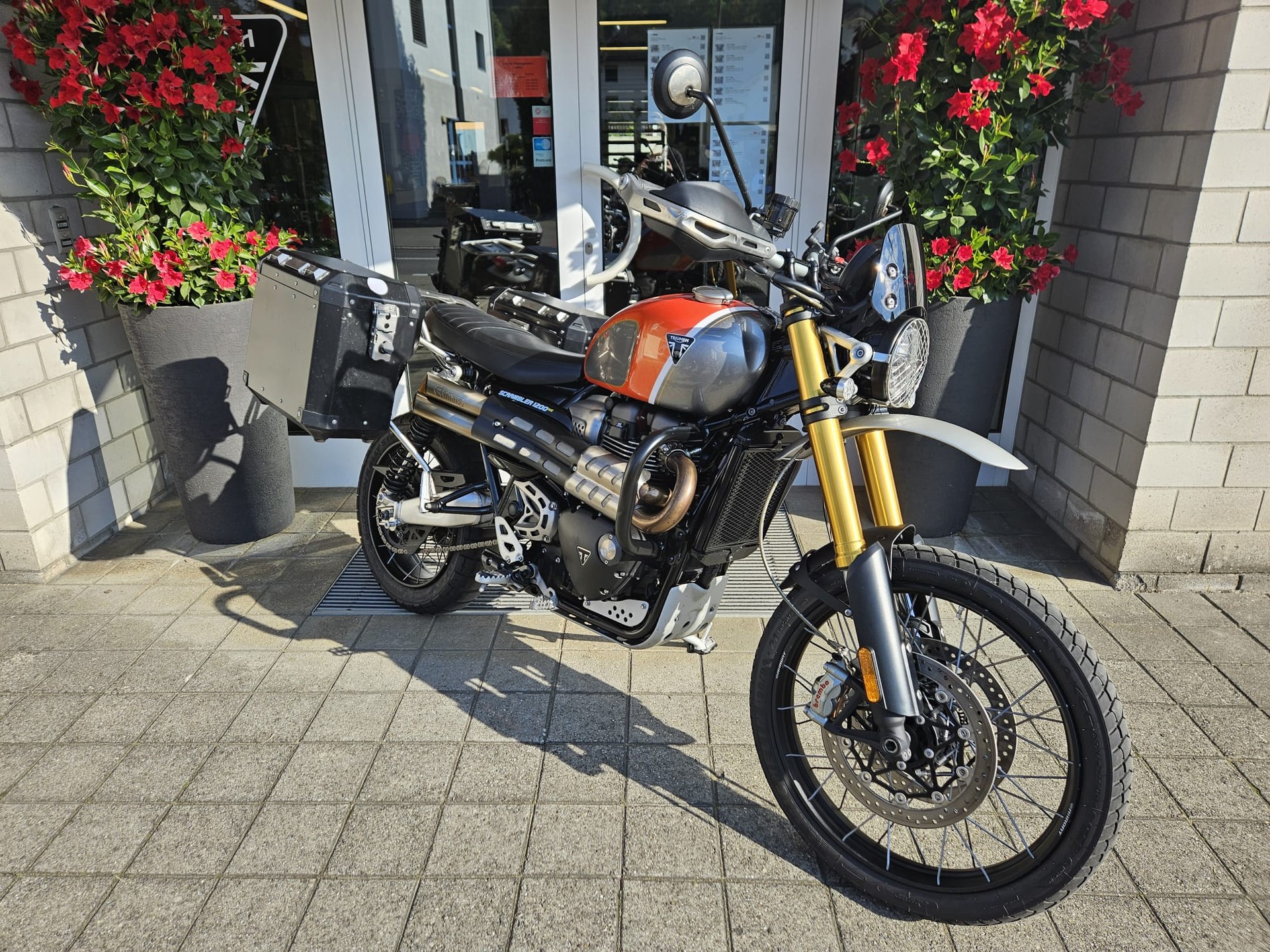 TRIUMPH Scrambler 1200 XE-image-2