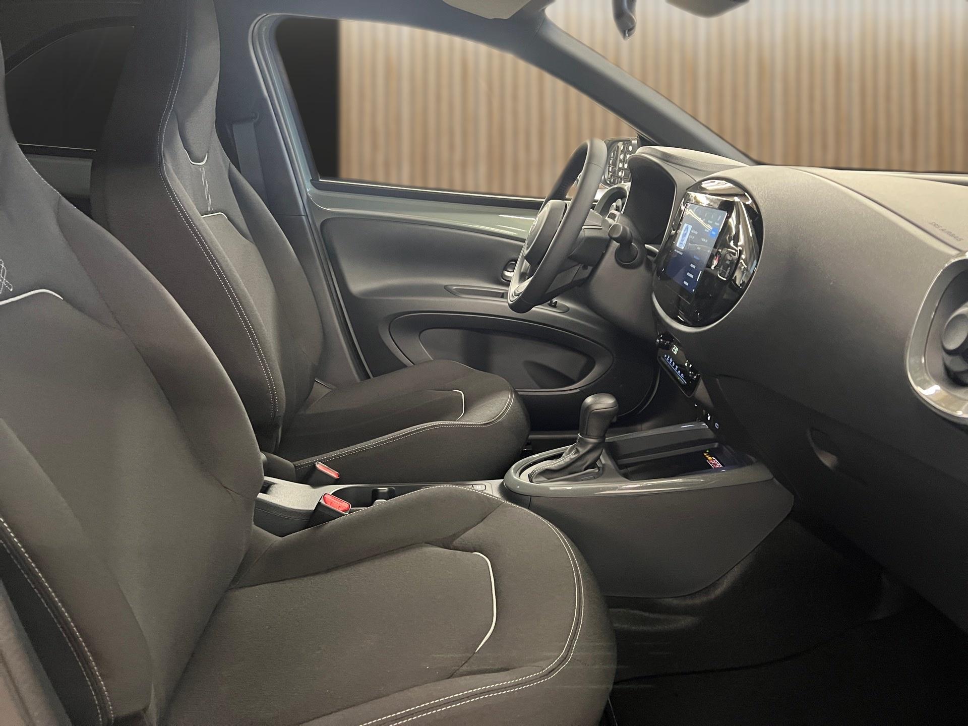 TOYOTA Aygo X 1.5 Trend e-CVT-image-14