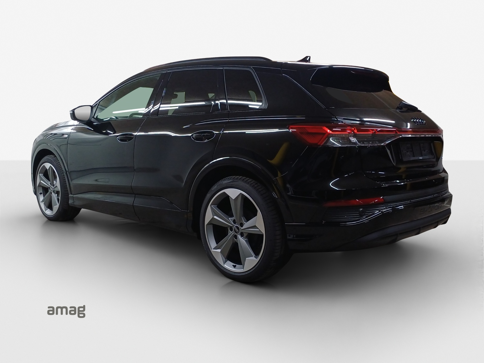 AUDI Q4 e-tron 45 quattro-showroom-element-2