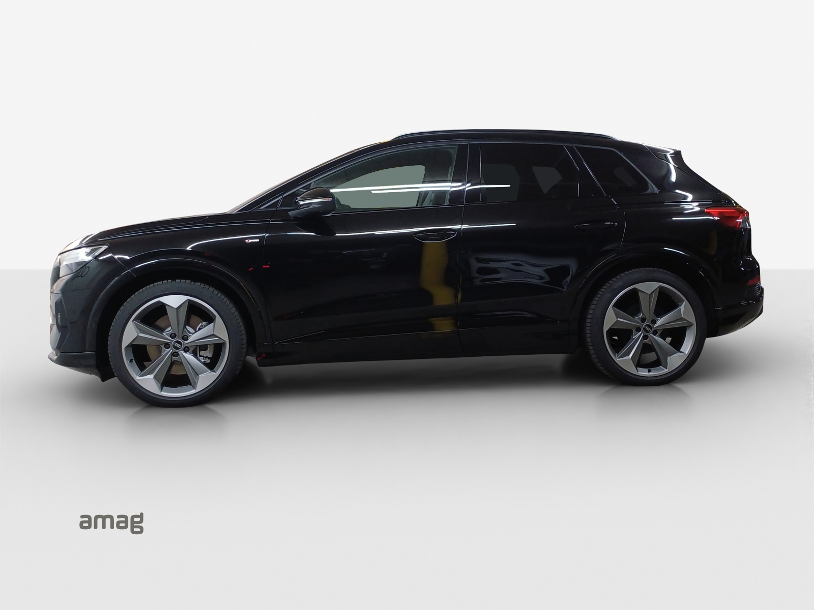 AUDI Q4 e-tron 45 quattro-showroom-element-1