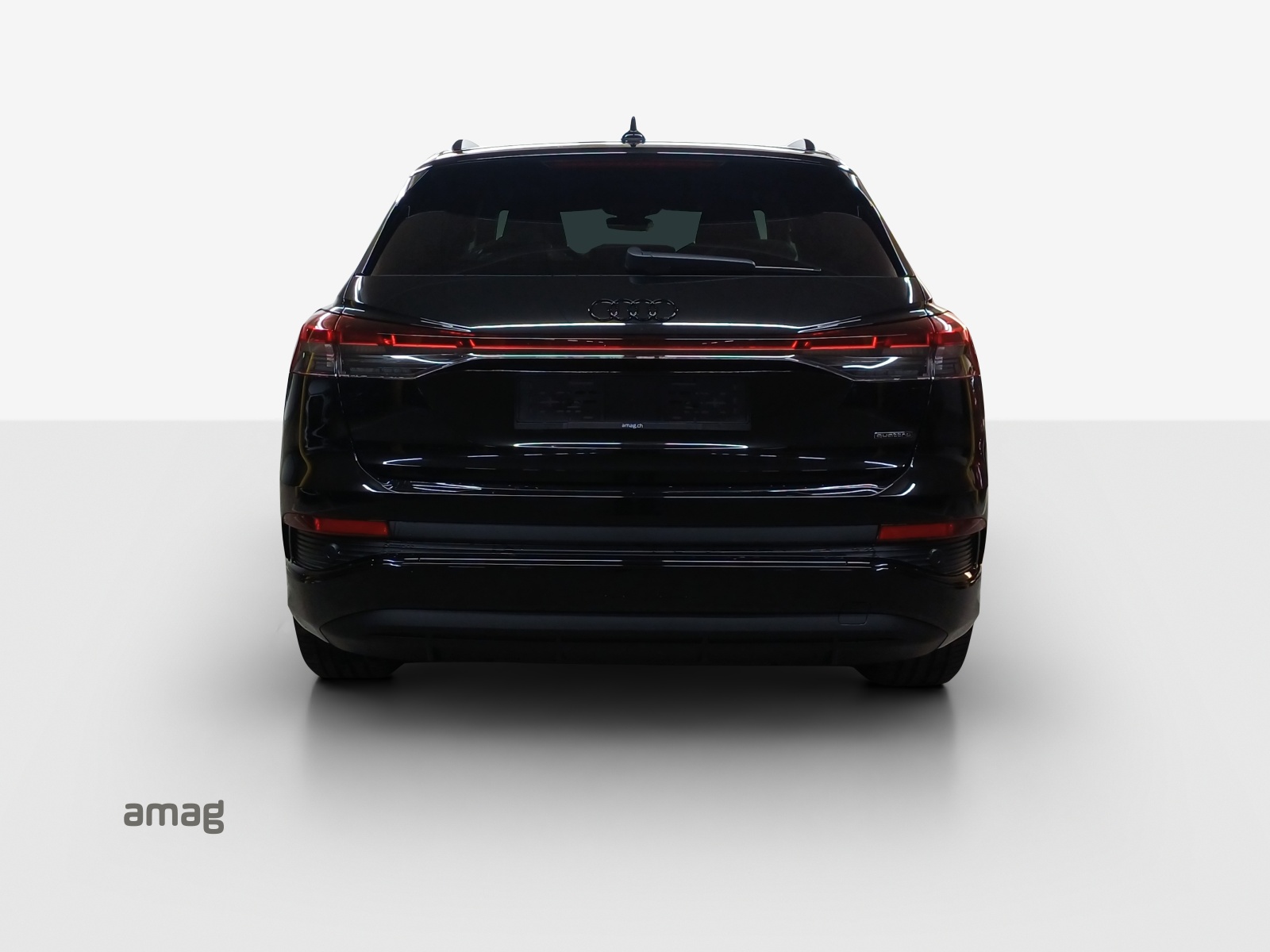 AUDI Q4 e-tron 45 quattro-showroom-element-3