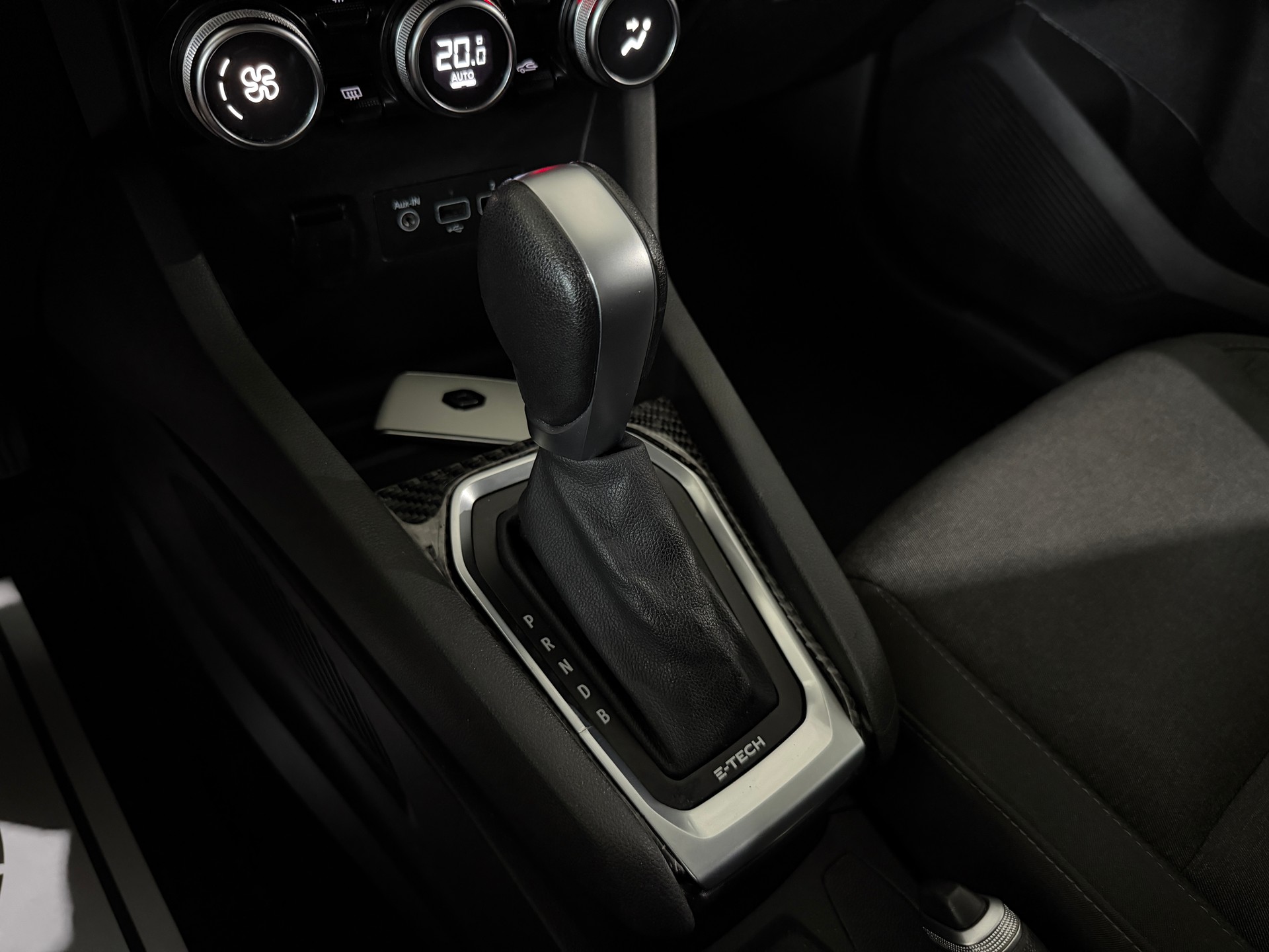 RENAULT Clio 1.6 E-Tech Business (CH)-image-8