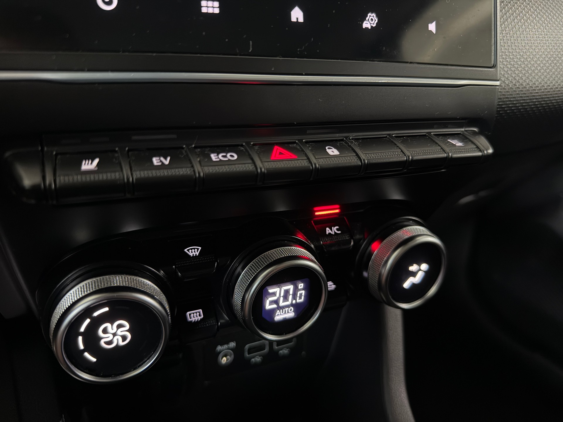 RENAULT Clio 1.6 E-Tech Business (CH)-image-11