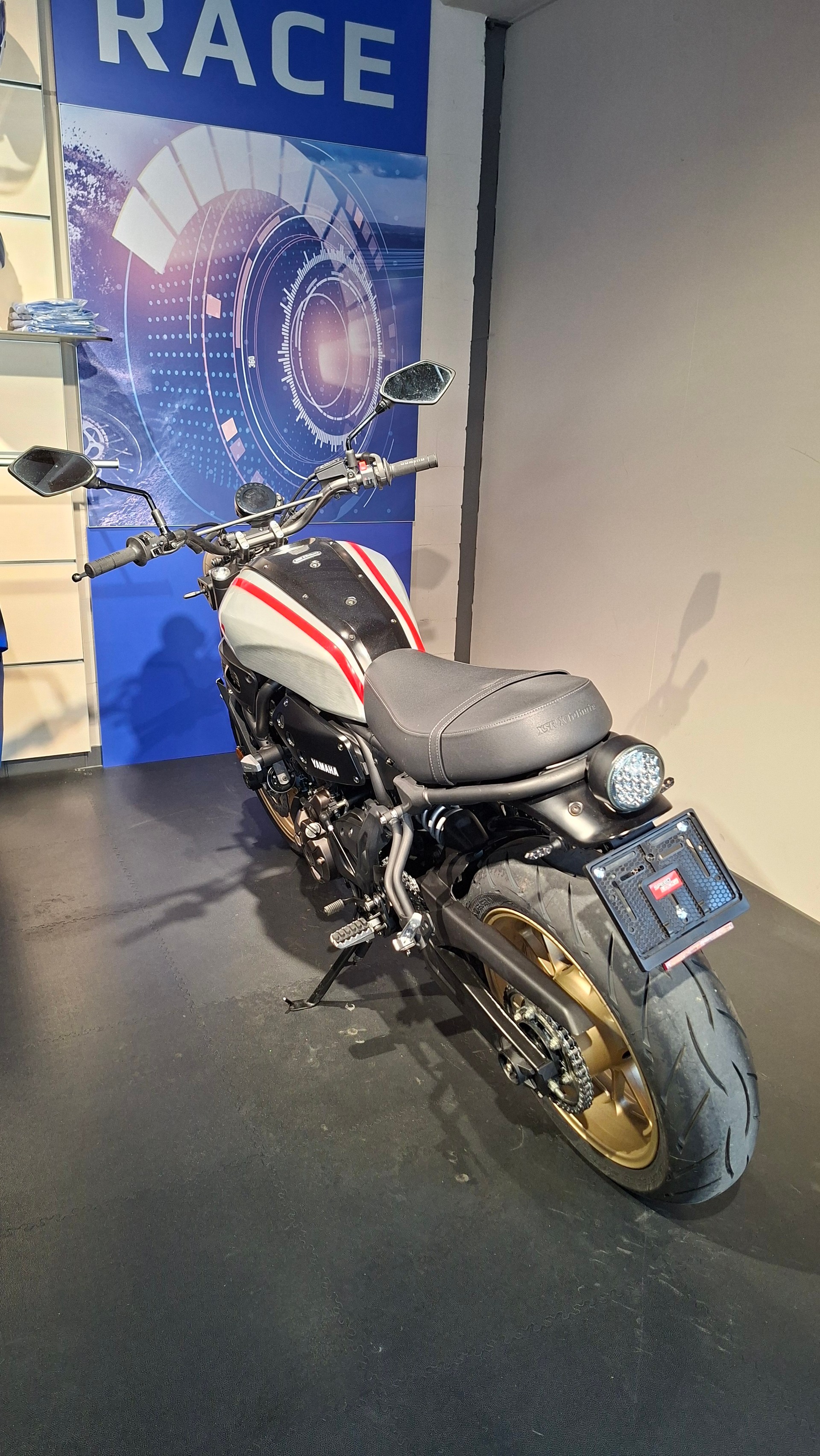 YAMAHA XSR 700 XTribute-image-3