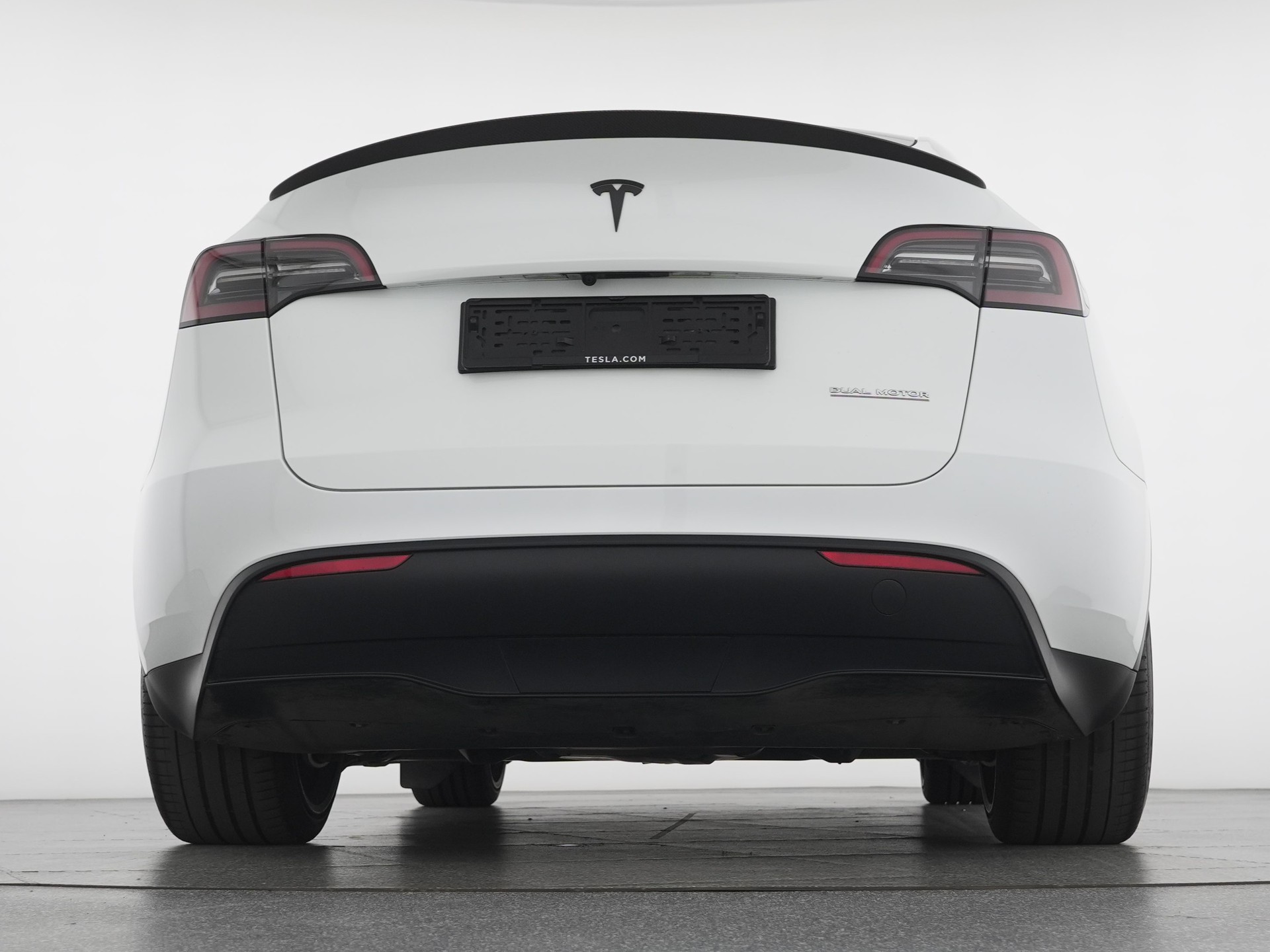 TESLA Model Y Long Range All-Wheel Drive Performance-image-4