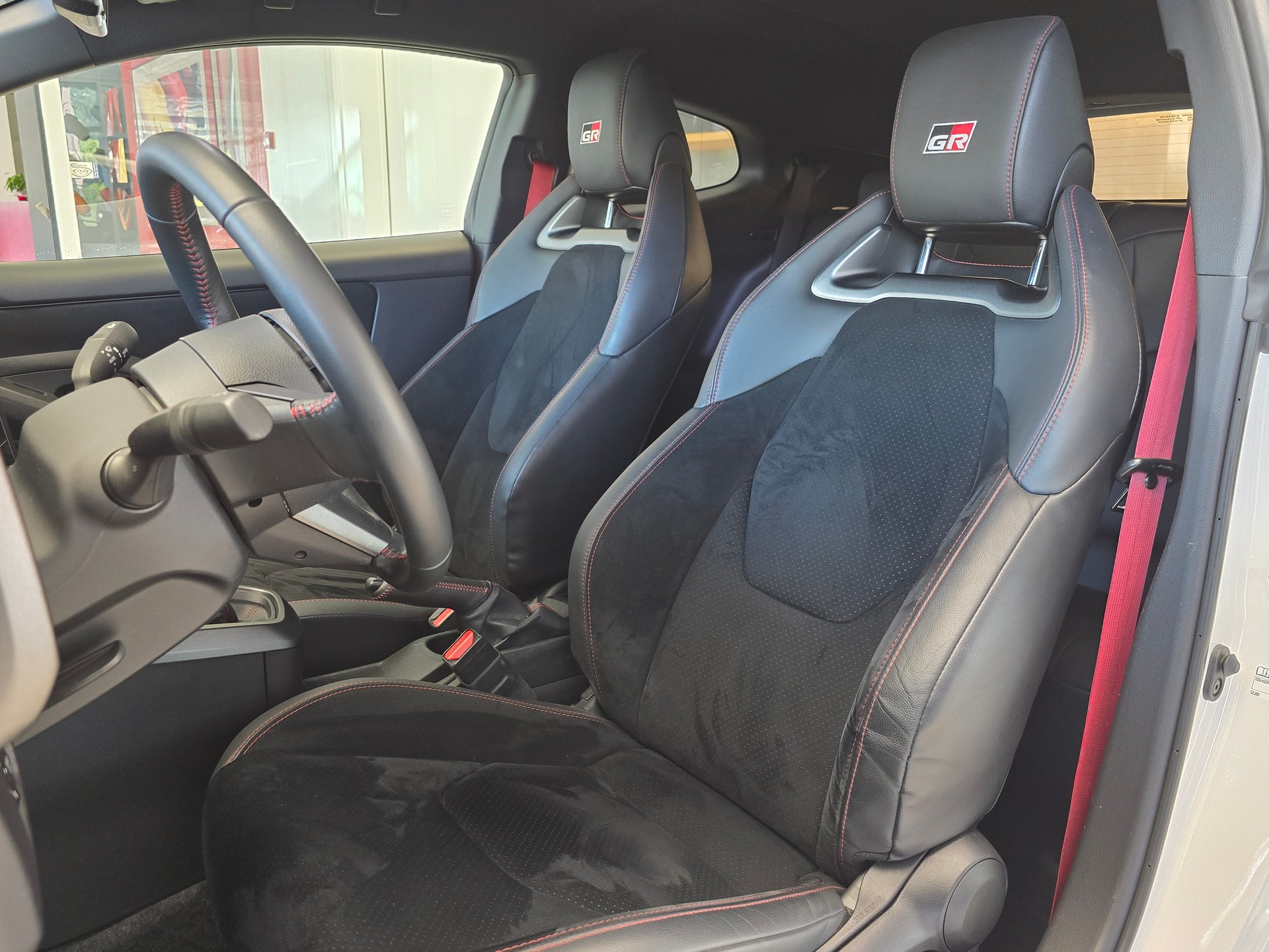TOYOTA Yaris 1.6 GR Sport-image-10