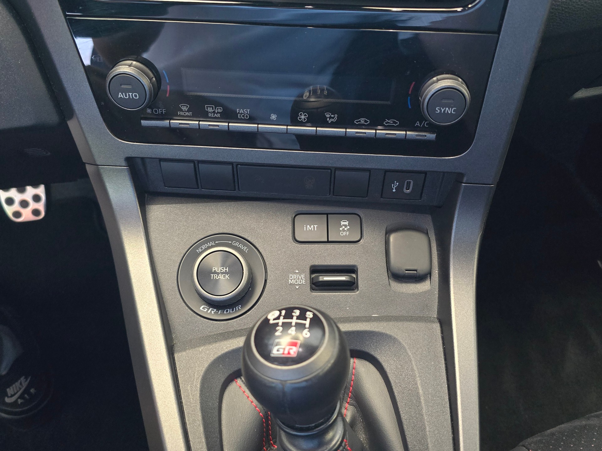 TOYOTA Yaris 1.6 GR Sport-image-14