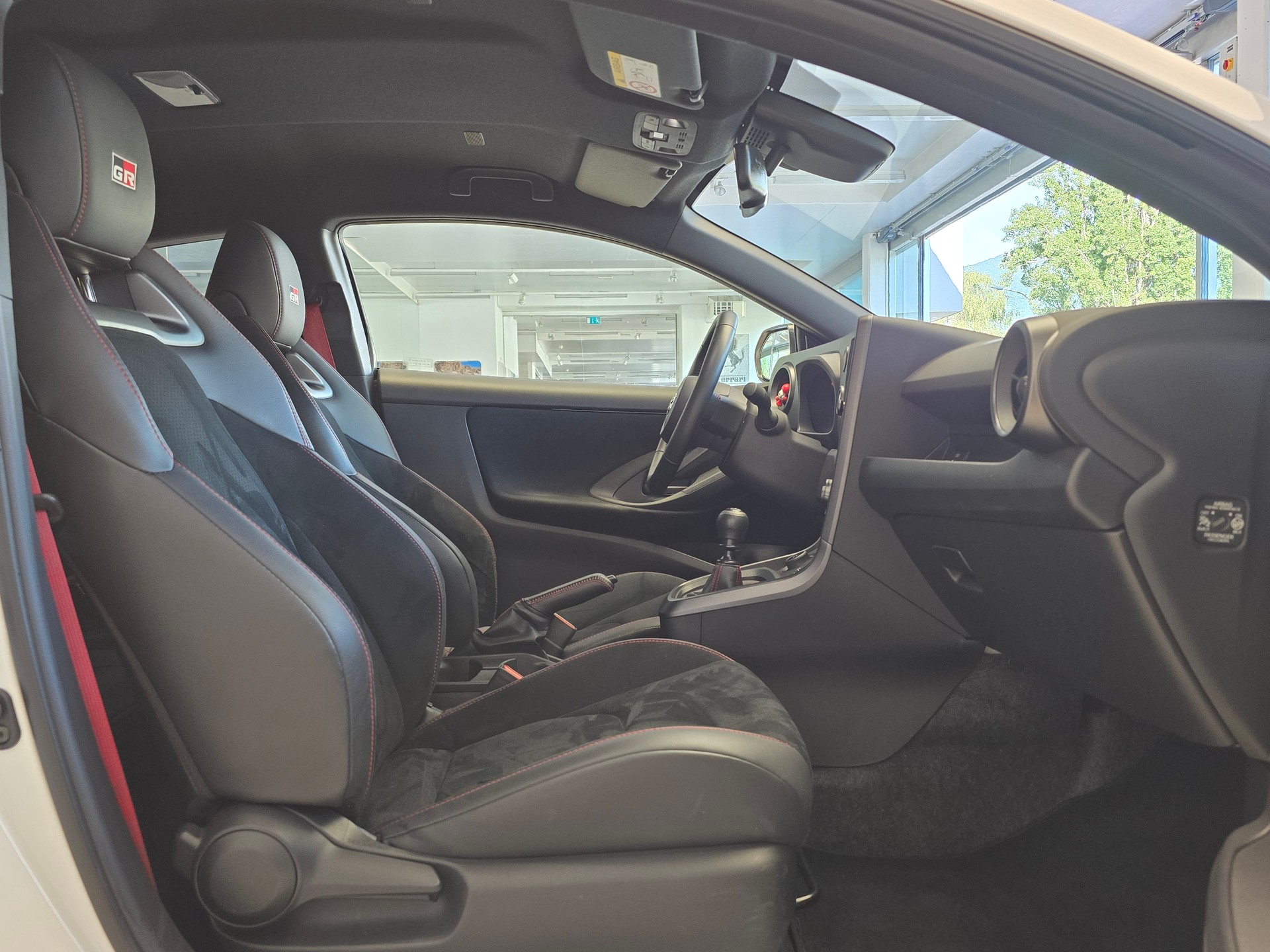 TOYOTA Yaris 1.6 GR Sport-image-12