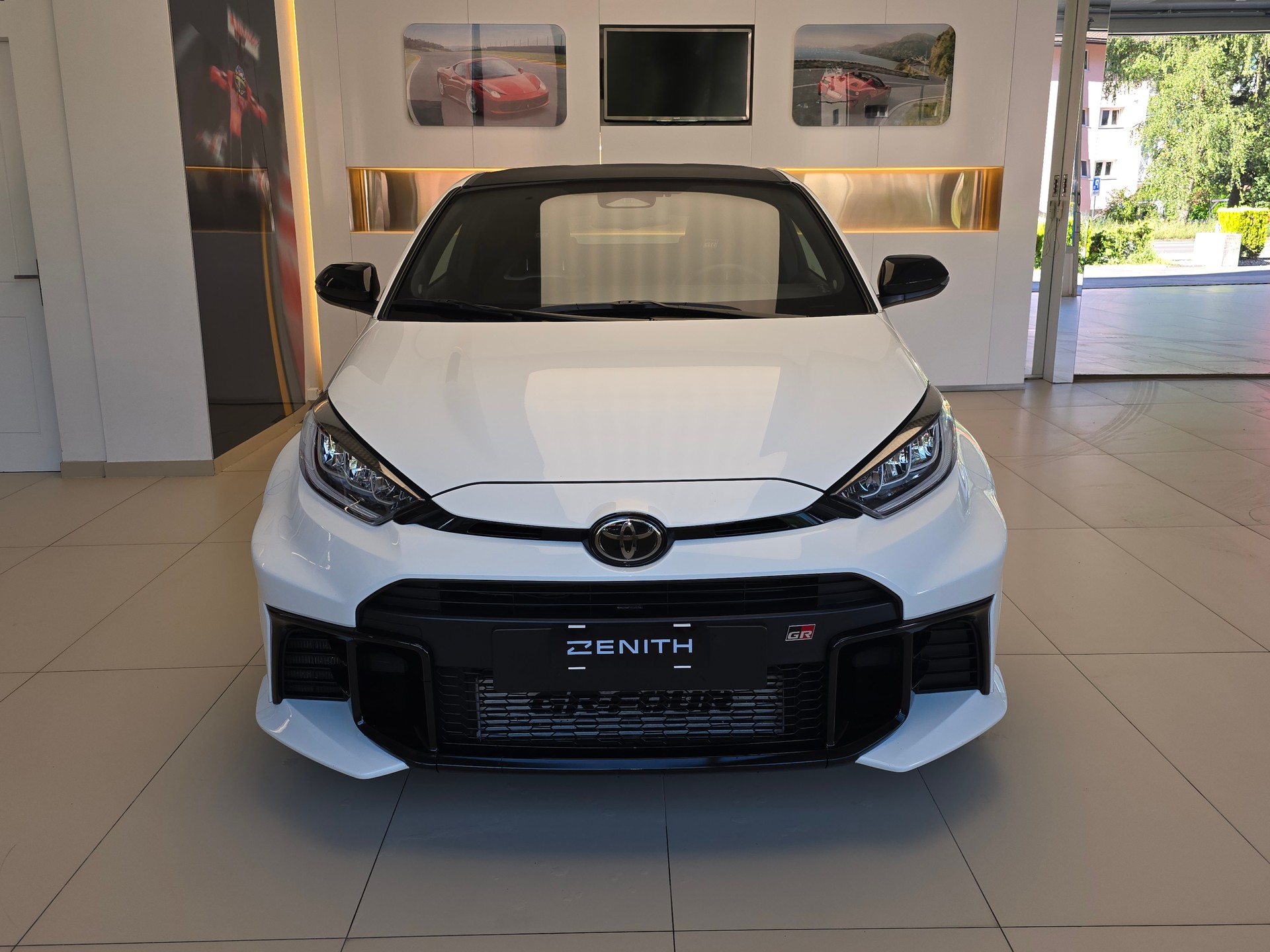 TOYOTA Yaris 1.6 GR Sport-image-1