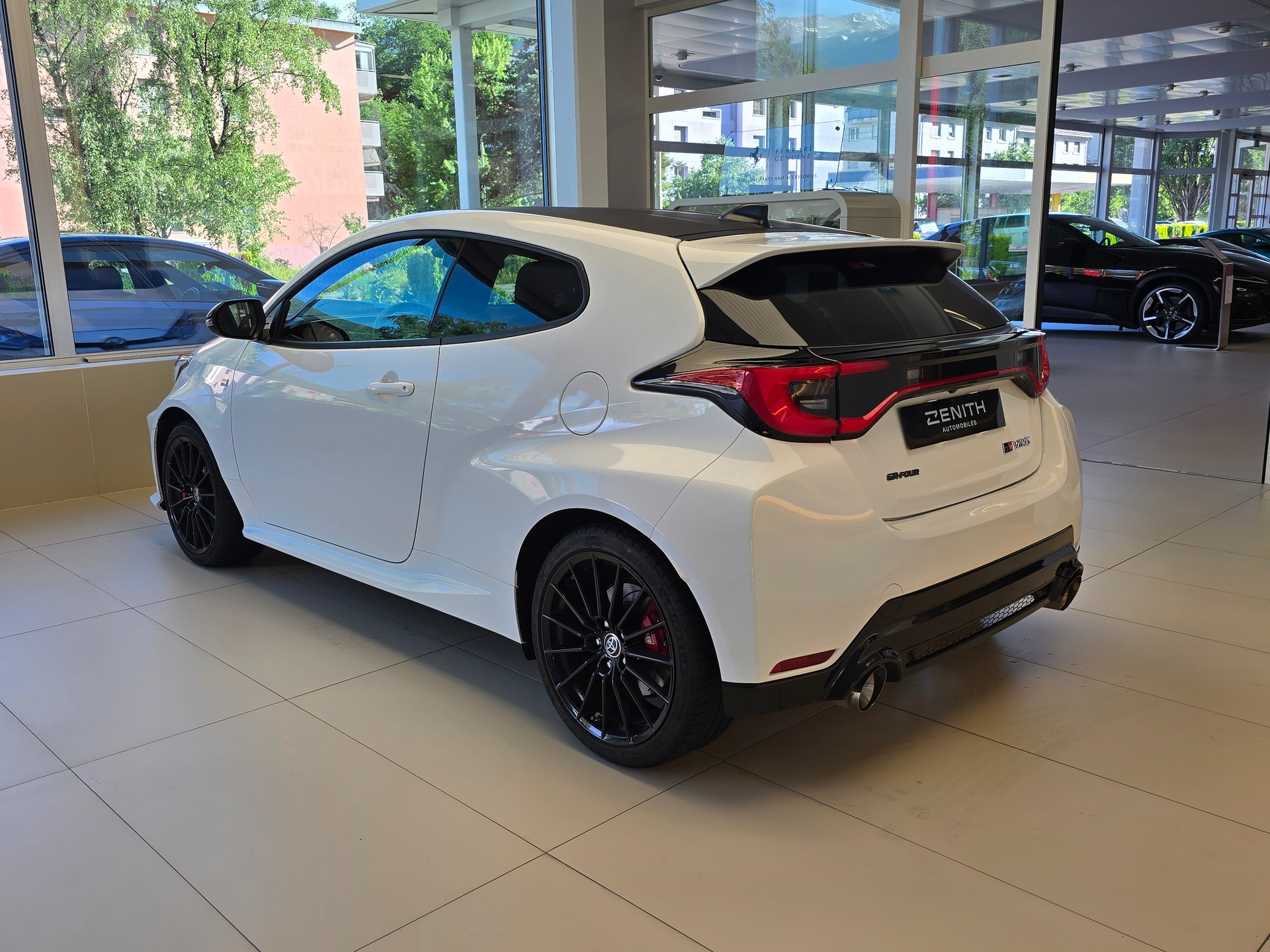TOYOTA Yaris 1.6 GR Sport-image-6