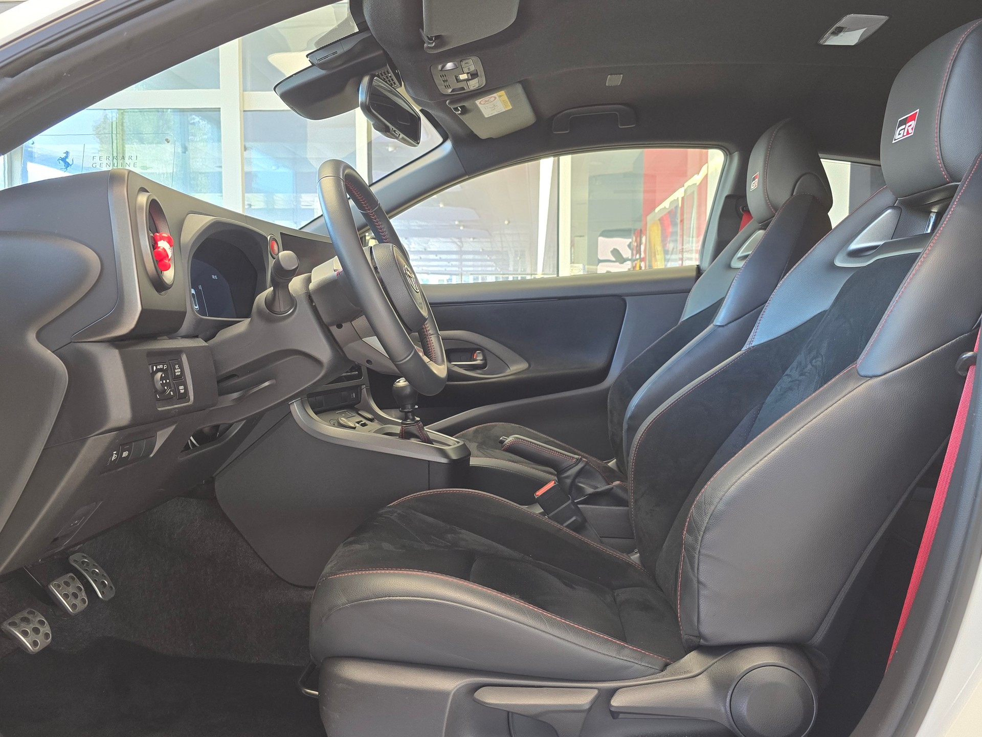 TOYOTA Yaris 1.6 GR Sport-image-9