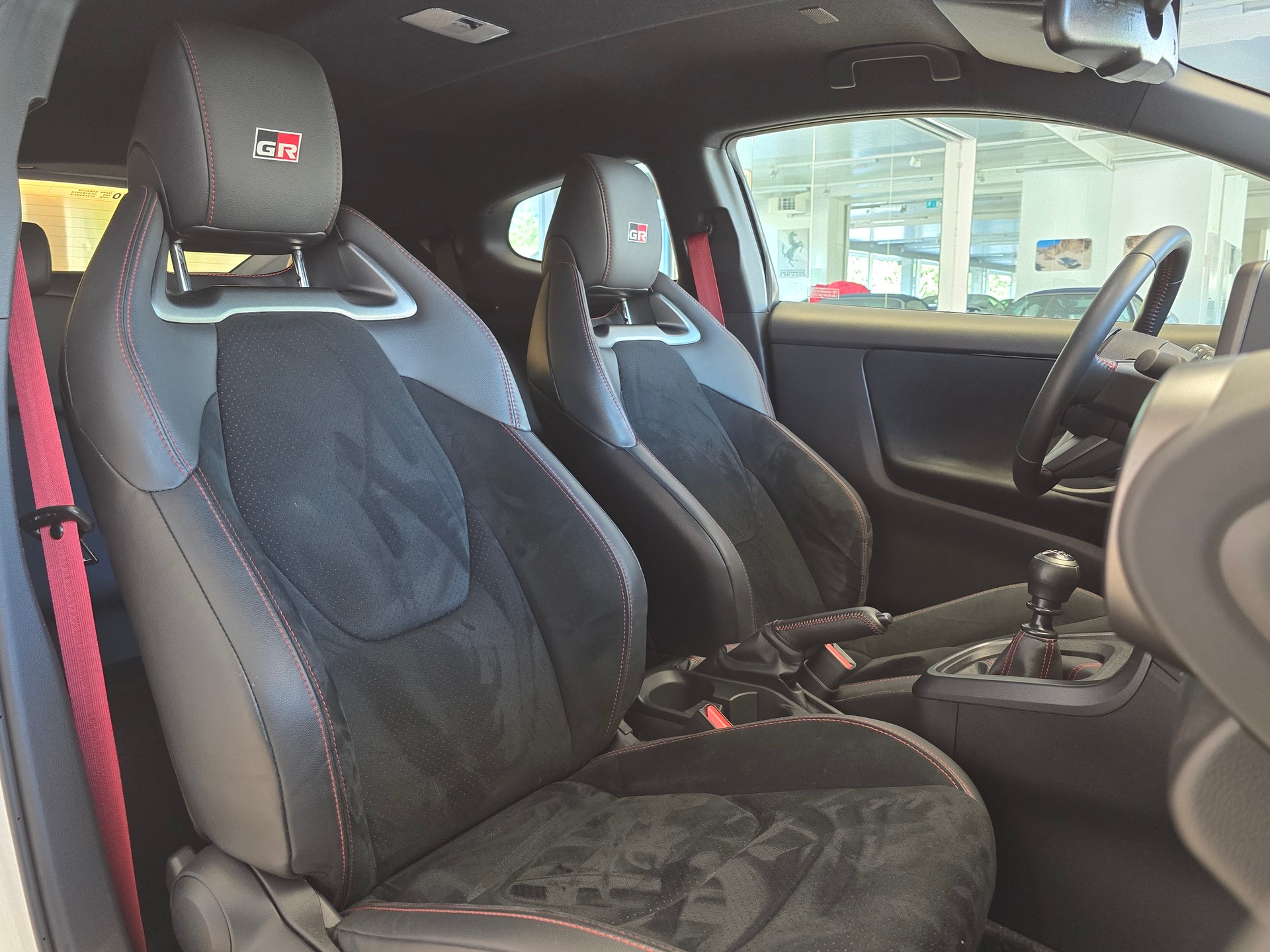 TOYOTA Yaris 1.6 GR Sport-image-11