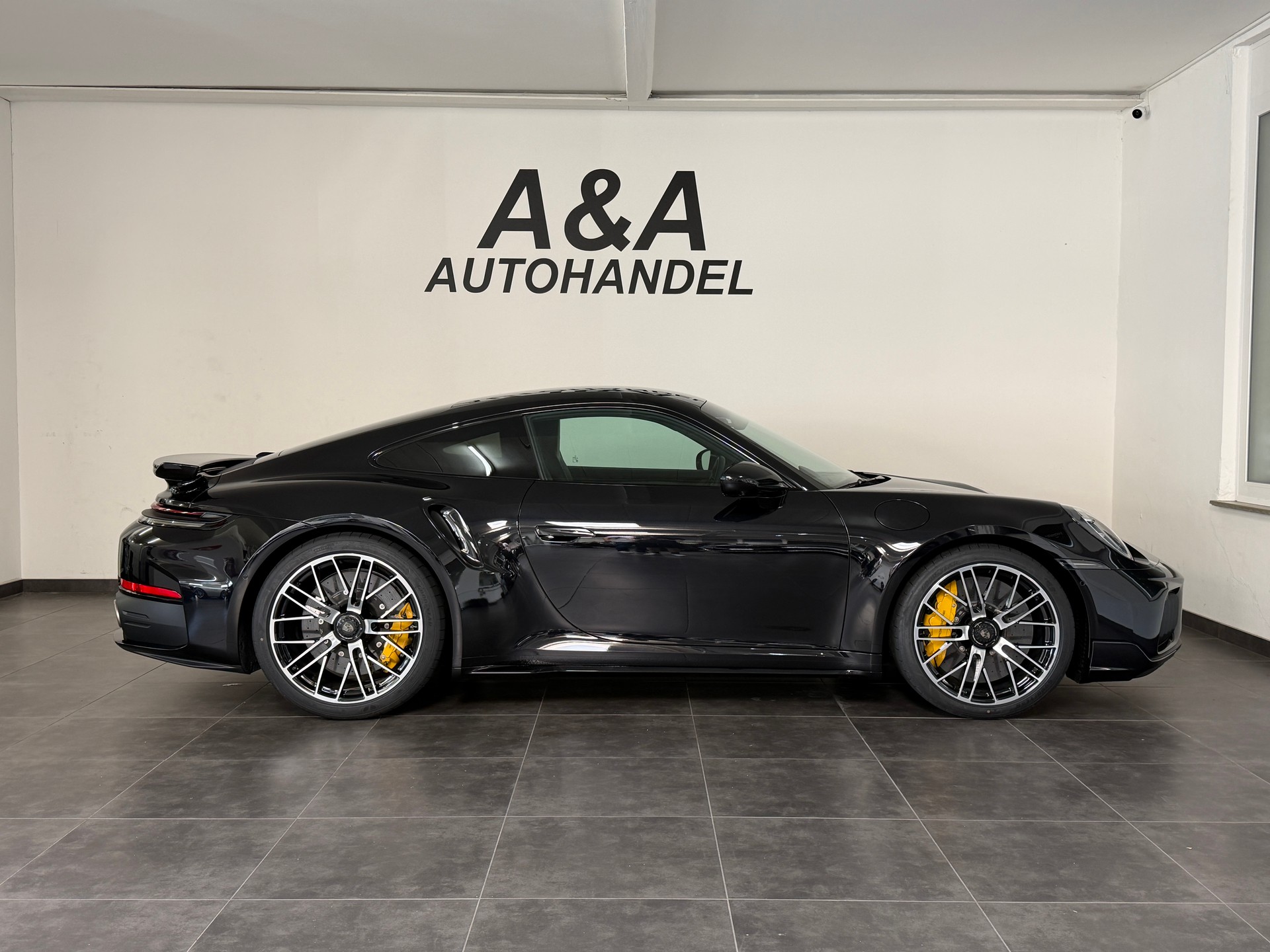 PORSCHE 911 Turbo S PDK-showroom-element-2