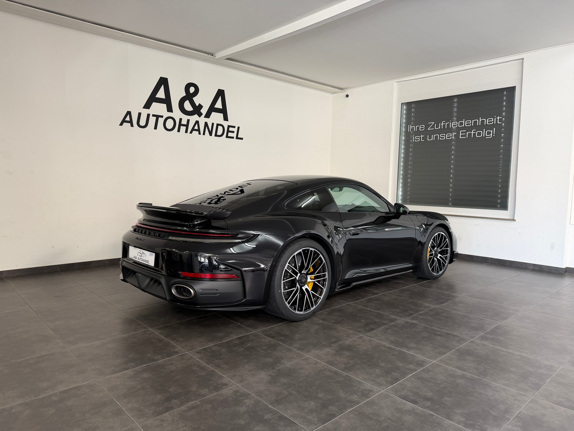 PORSCHE 911 Turbo S PDK-showroom-element-3