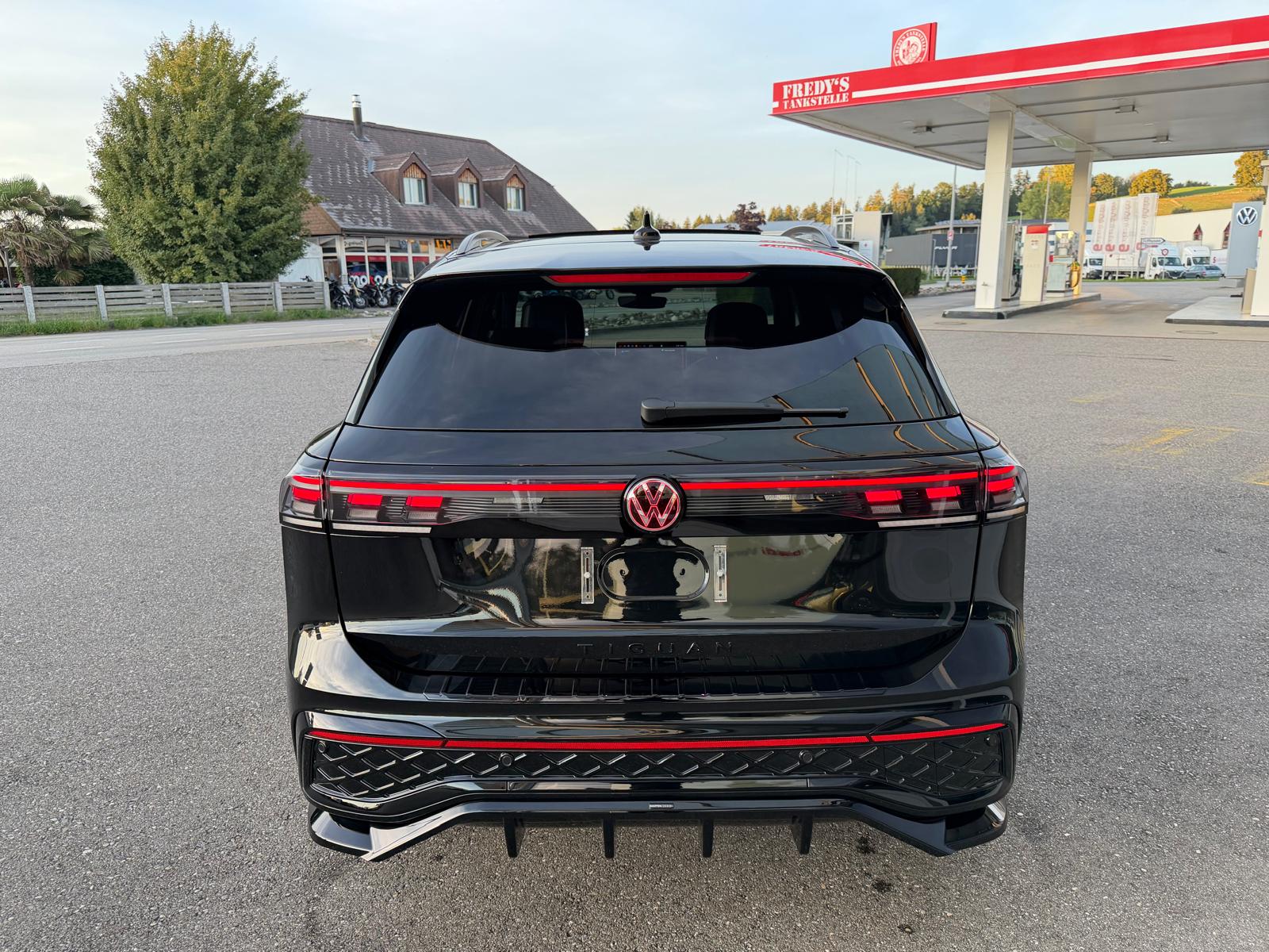VW Tiguan 2.0 TSI DSG R-Line Plus 4Motion-showroom-element-3