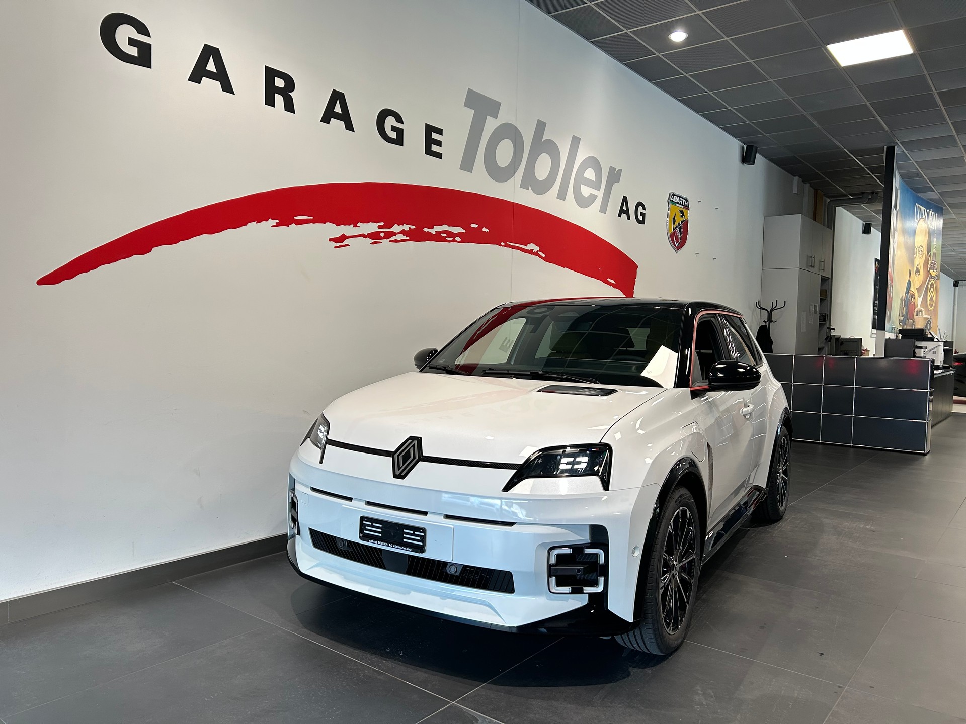 RENAULT R5 E-Tech Comfort Range 52 kWh Iconic Five-showroom-element-1