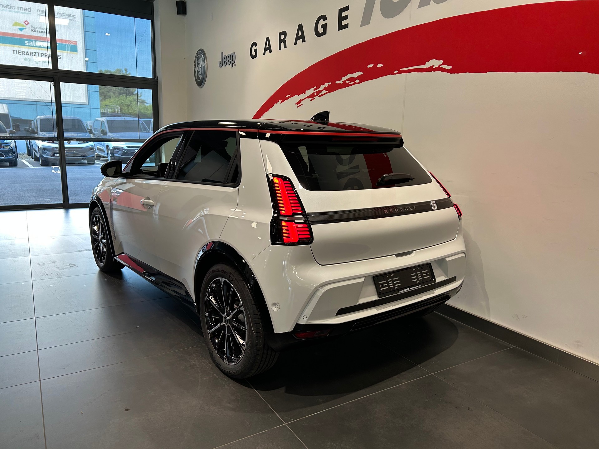 RENAULT R5 E-Tech Comfort Range 52 kWh Iconic Five-image-17