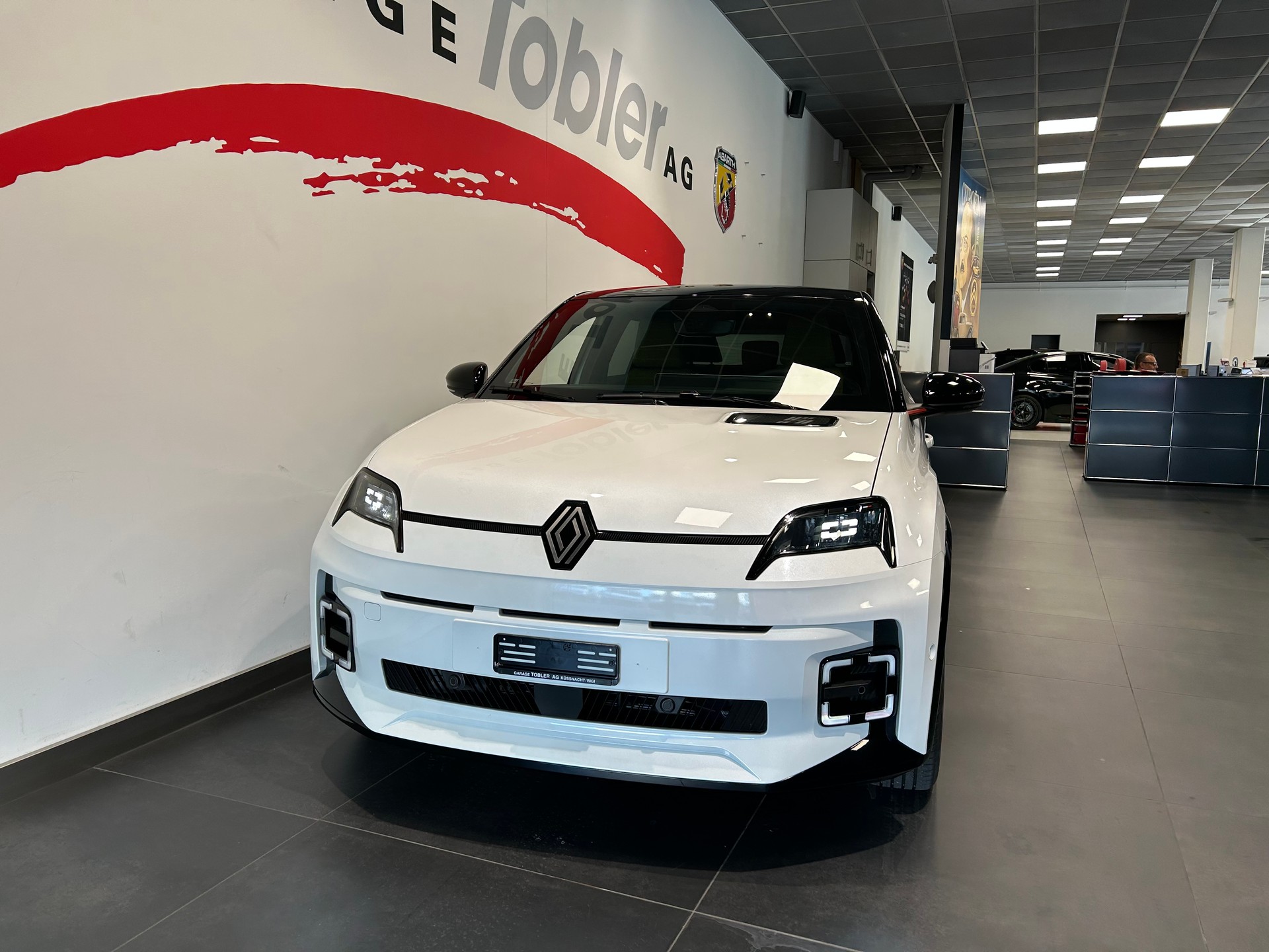 RENAULT R5 E-Tech Comfort Range 52 kWh Iconic Five-showroom-element-2