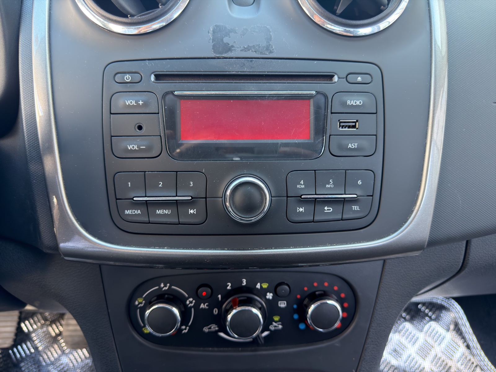 DACIA Sandero Tce 90 Ambiance-image-14