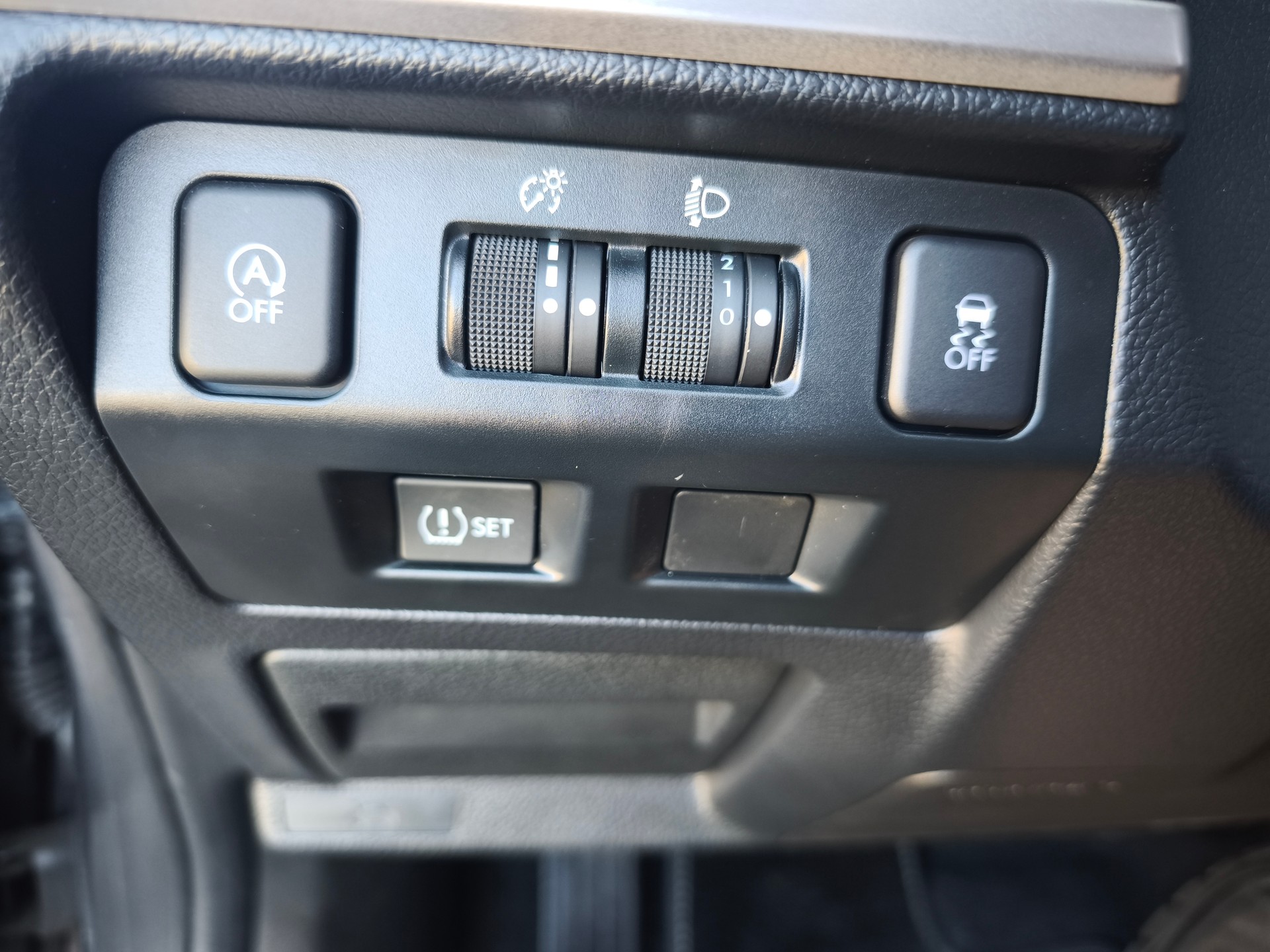 SUBARU XV 2.0 Swiss Three AWD CVT-image-12
