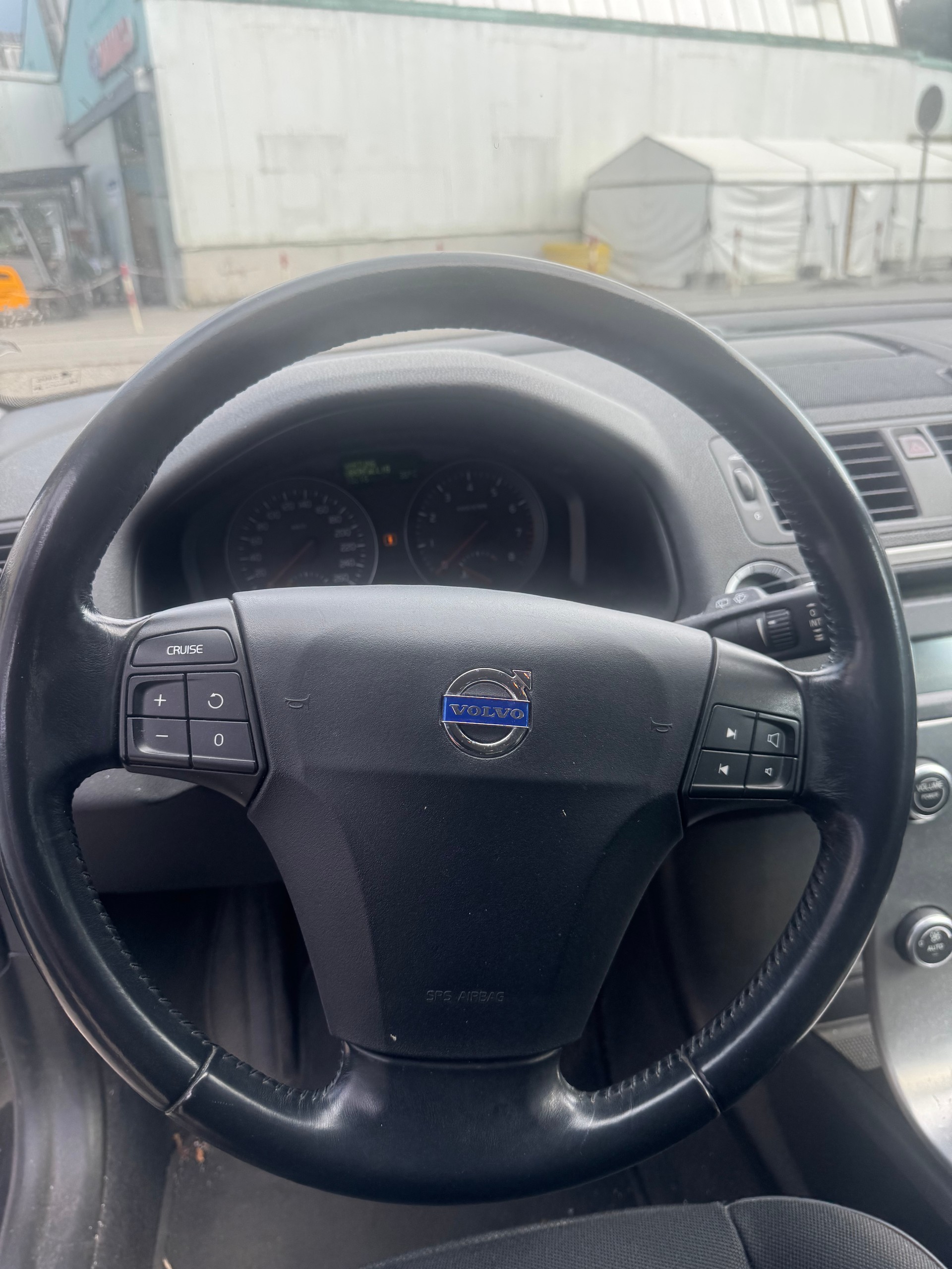 VOLVO V50 2.4I Momentum Geartronic-image-11